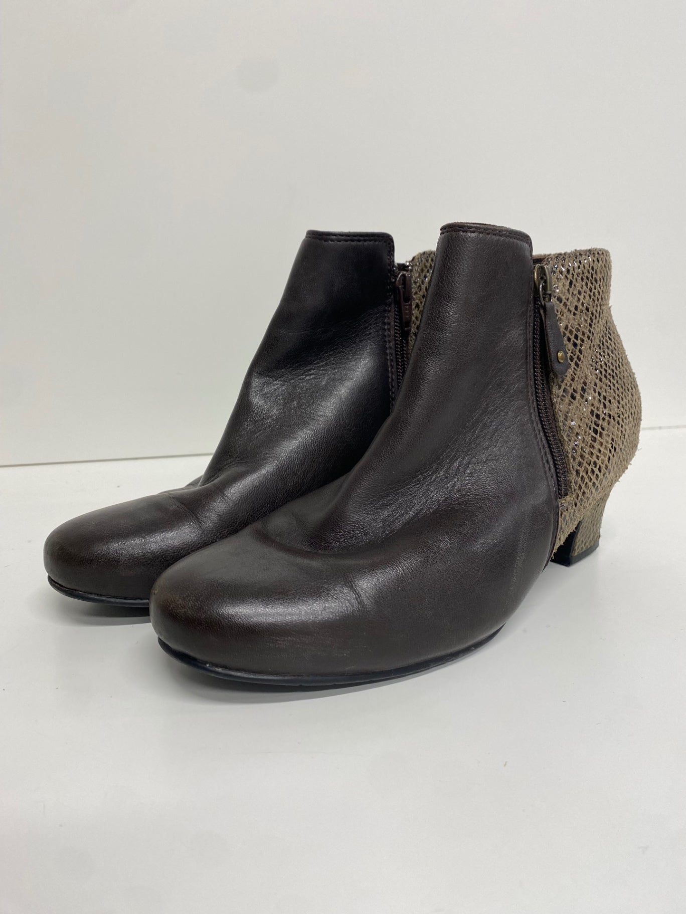 Stunning Hotter leather Ankle Boots UK 5.5 Beige and Brown CW566