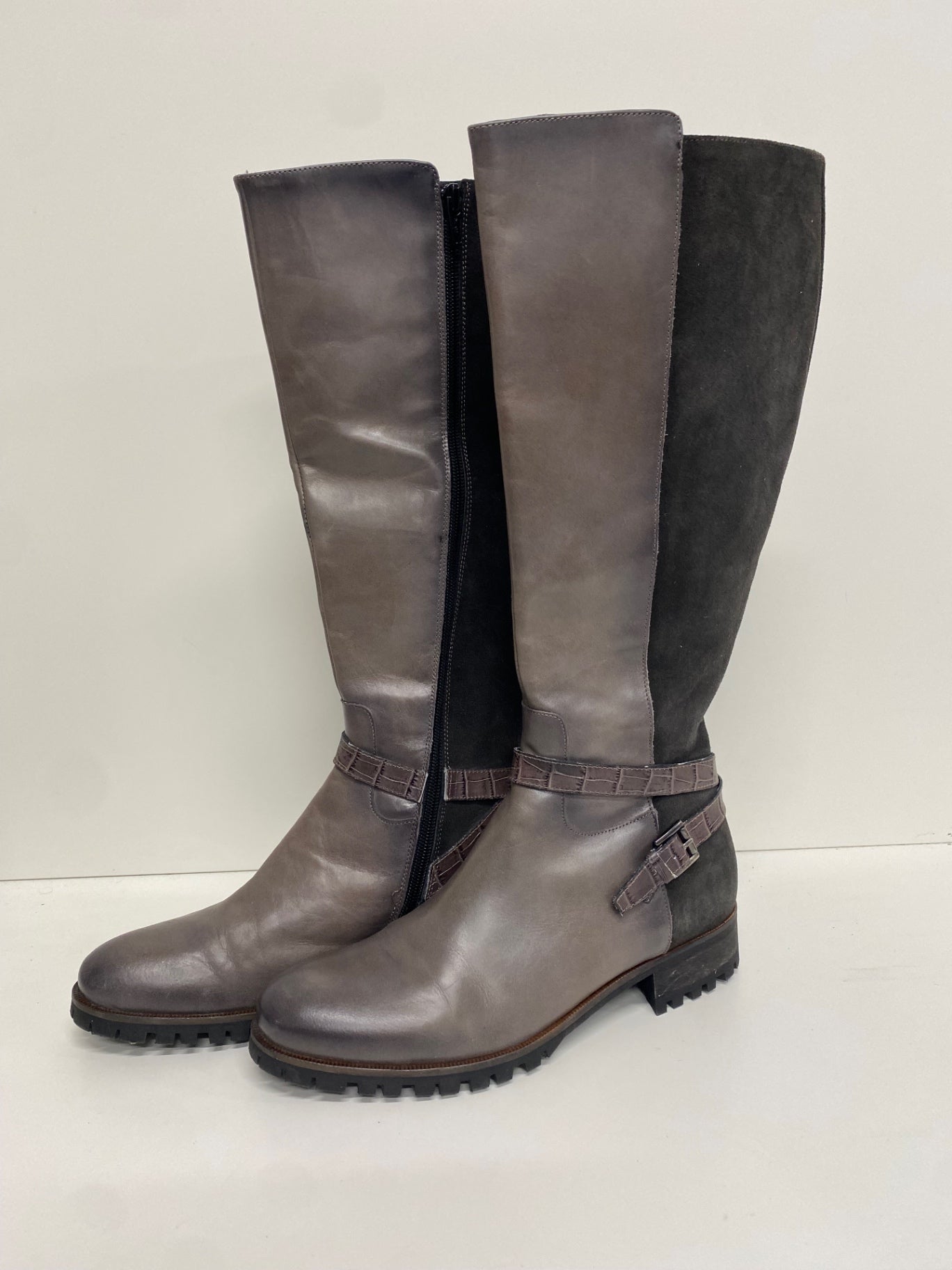 Stunning Vitro love leather Knee high Boots UK 6 Grey buckle suede CW566