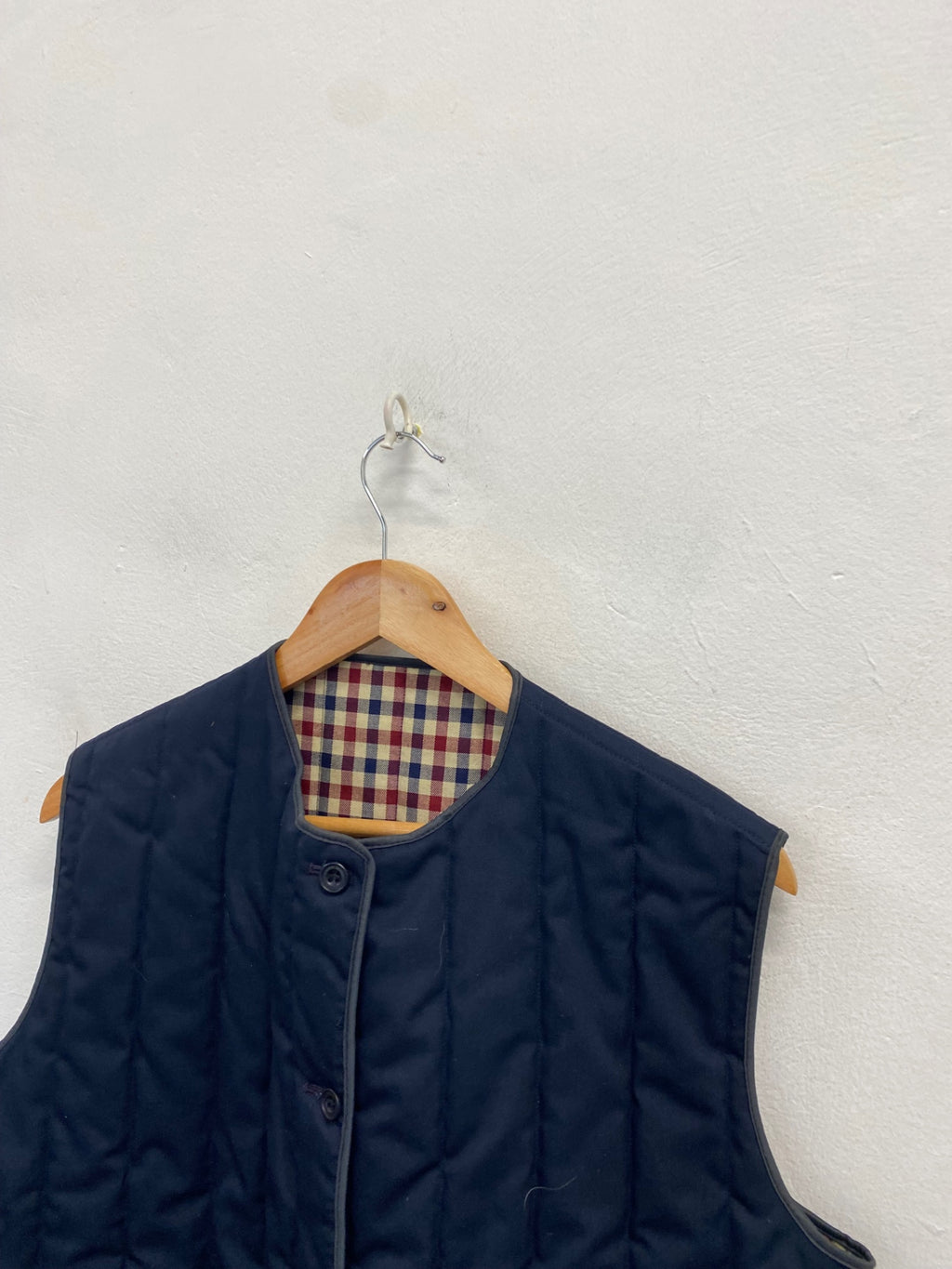 Stunning Made In England reversible quilted Gilet UK 16 Navy checked CW566