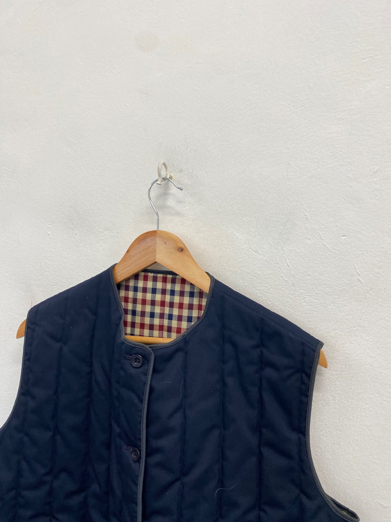 Stunning Made In England reversible quilted Gilet UK 16 Navy checked CW566