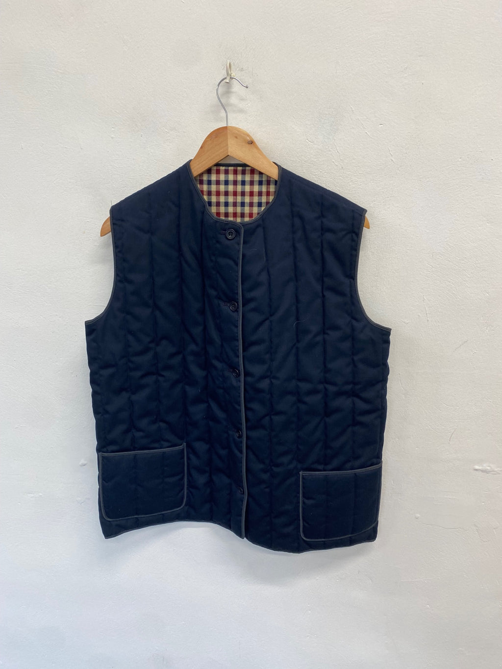 Stunning Made In England reversible quilted Gilet UK 16 Navy checked CW566