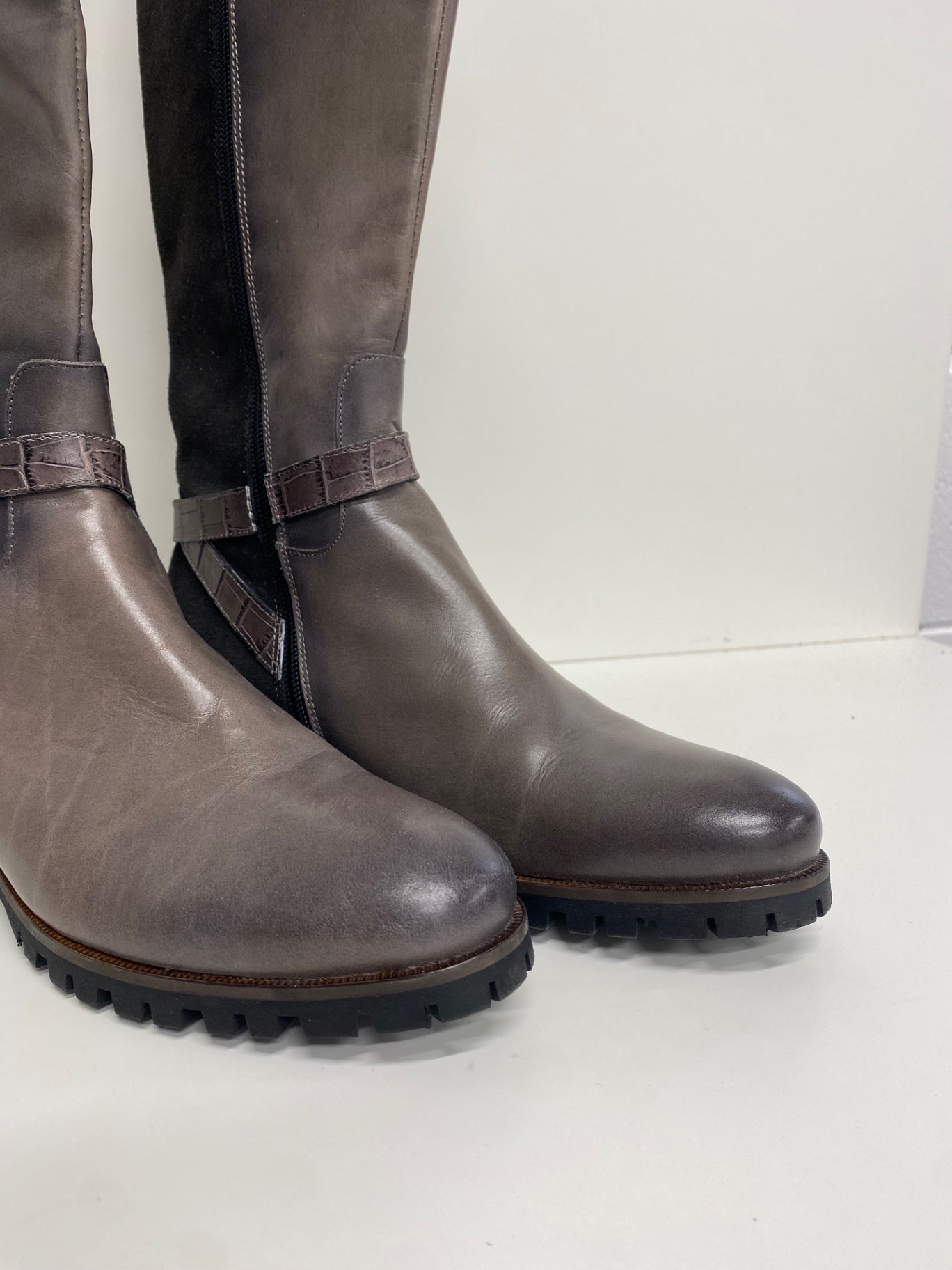 Stunning Vitro love leather Knee high Boots UK 6 Grey buckle suede CW566