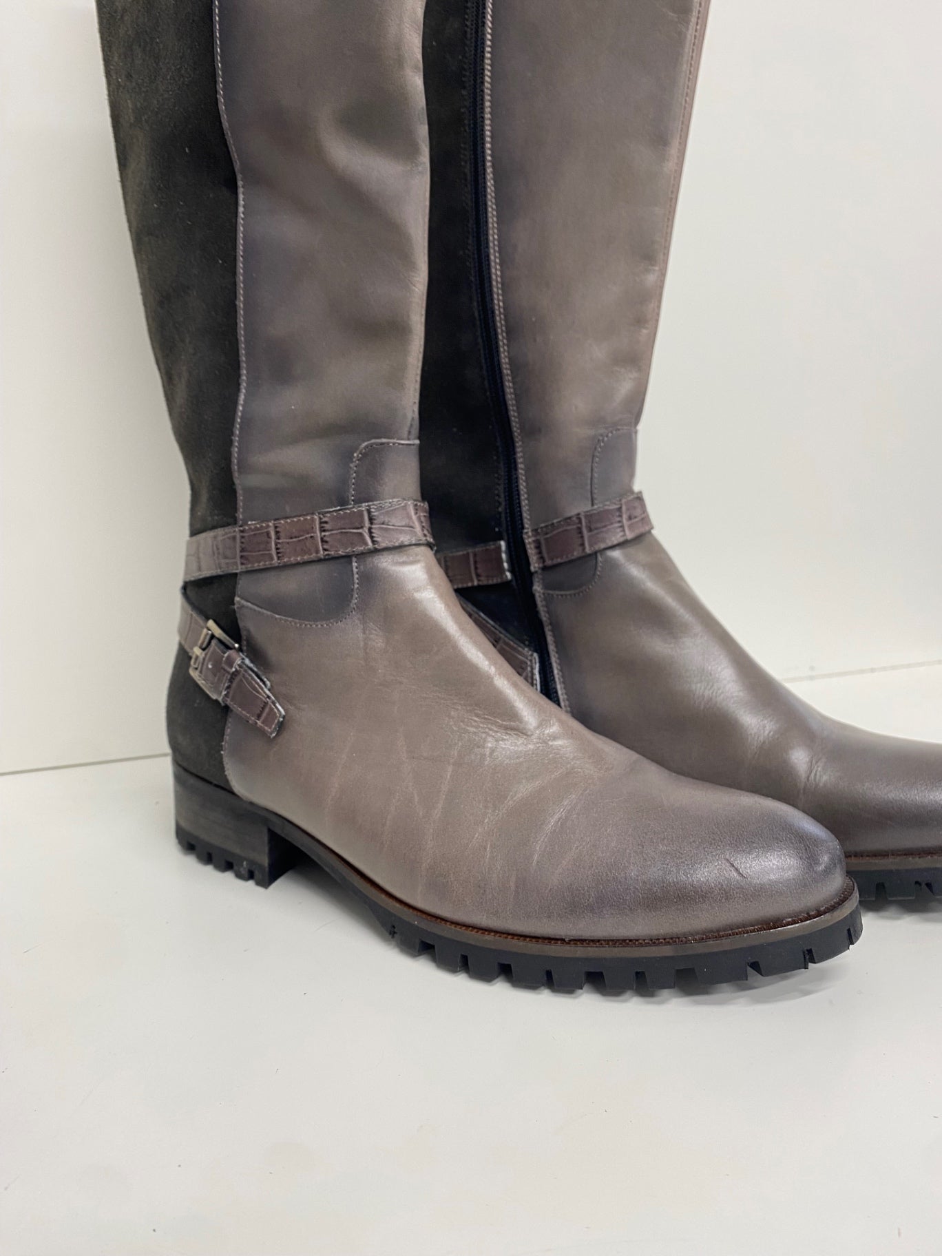 Stunning Vitro love leather Knee high Boots UK 6 Grey buckle suede CW566