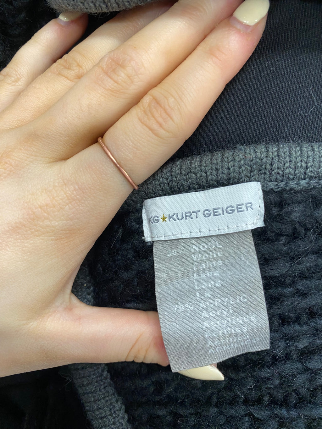 Stunning Kurt Geiger wool blend Scarf One size Black grey pocket SJ567