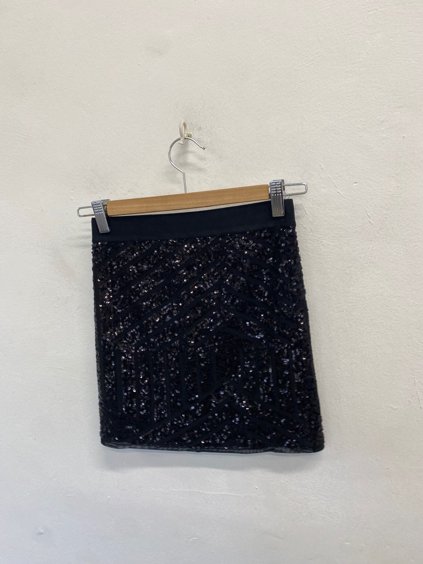 Stunning BCBG Maxazria Mini Skirt party UK 6 Black sequin SJ567