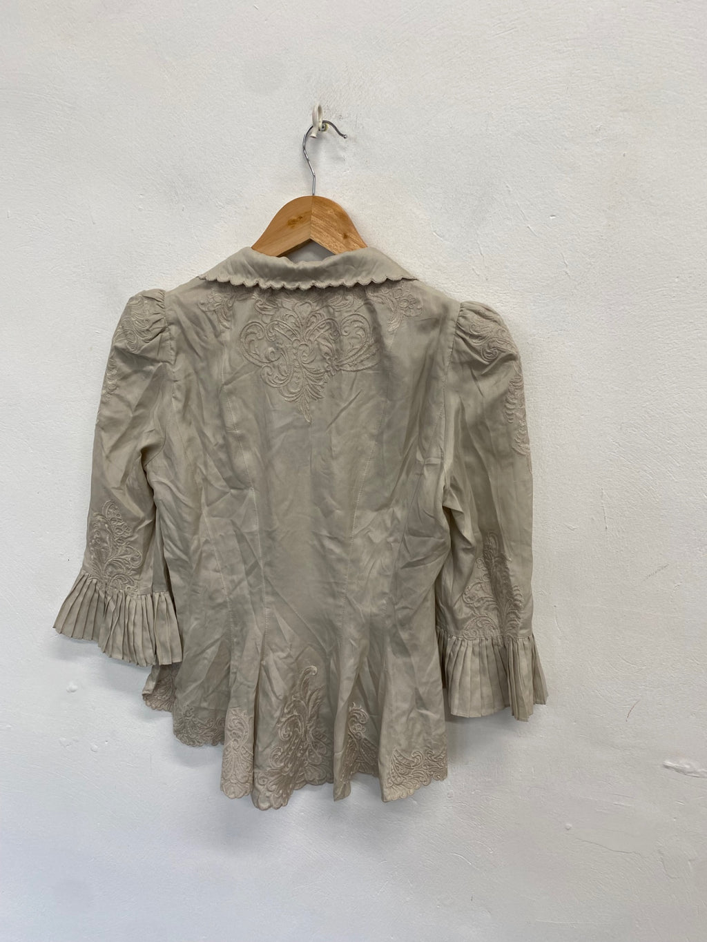 Stunning Karen millen Blouse UK 8 Beige silk embroidered SJ567