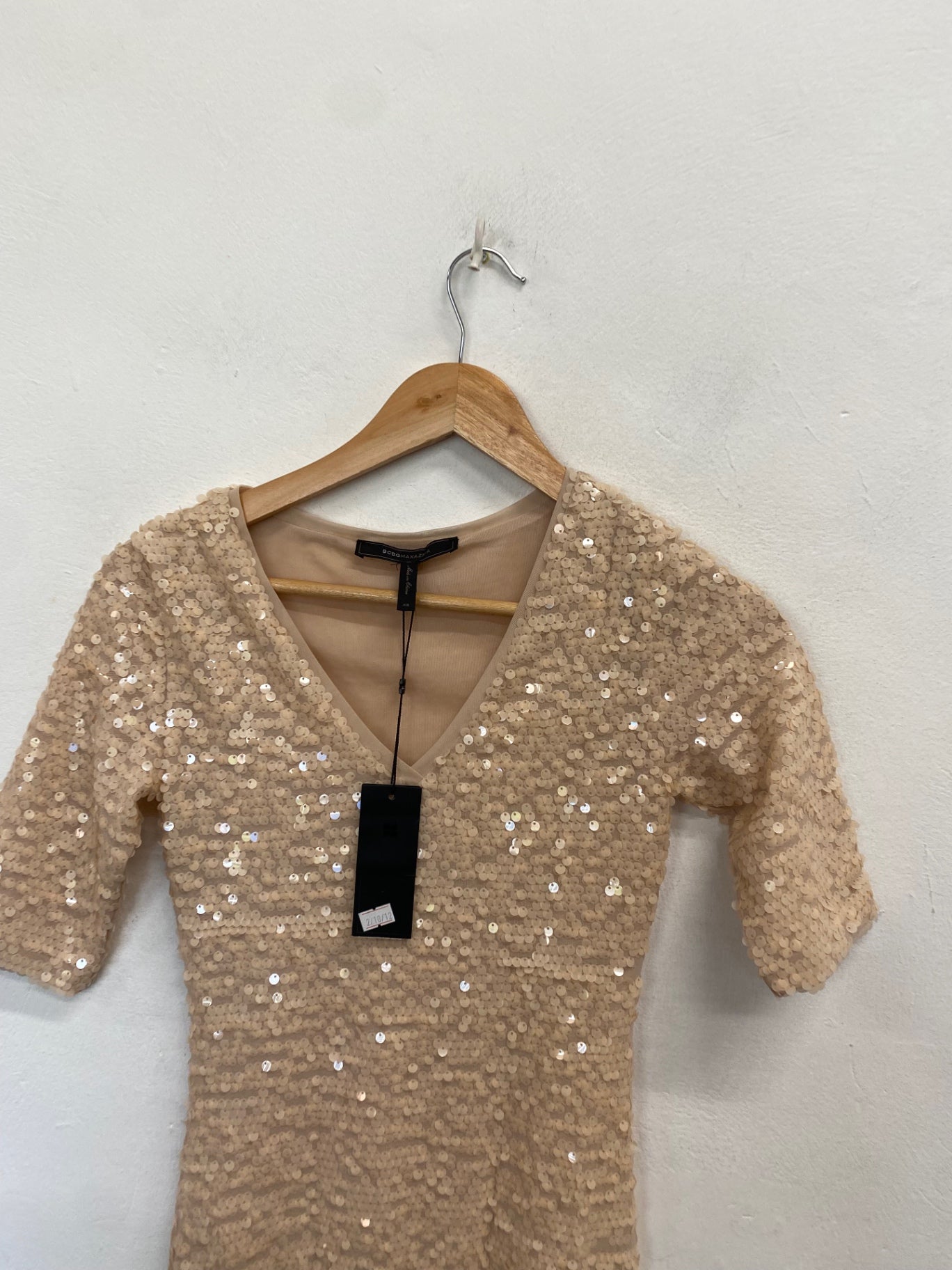 Stunning BCBG Maxazria Mini dress UK 6 Beige sequin party SJ567