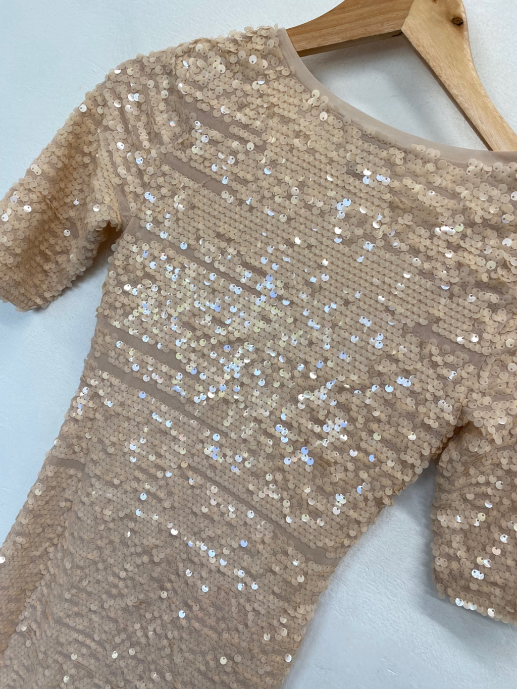 Stunning BCBG Maxazria Mini dress UK 6 Beige sequin party SJ567