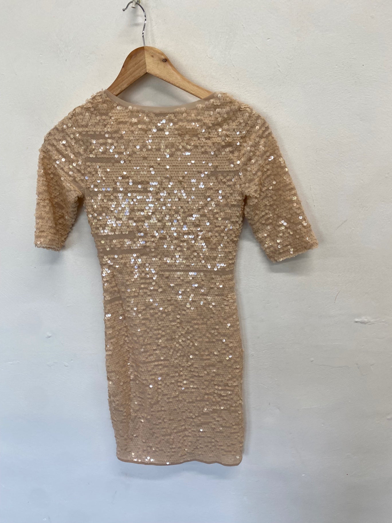 Stunning BCBG Maxazria Mini dress UK 6 Beige sequin party SJ567