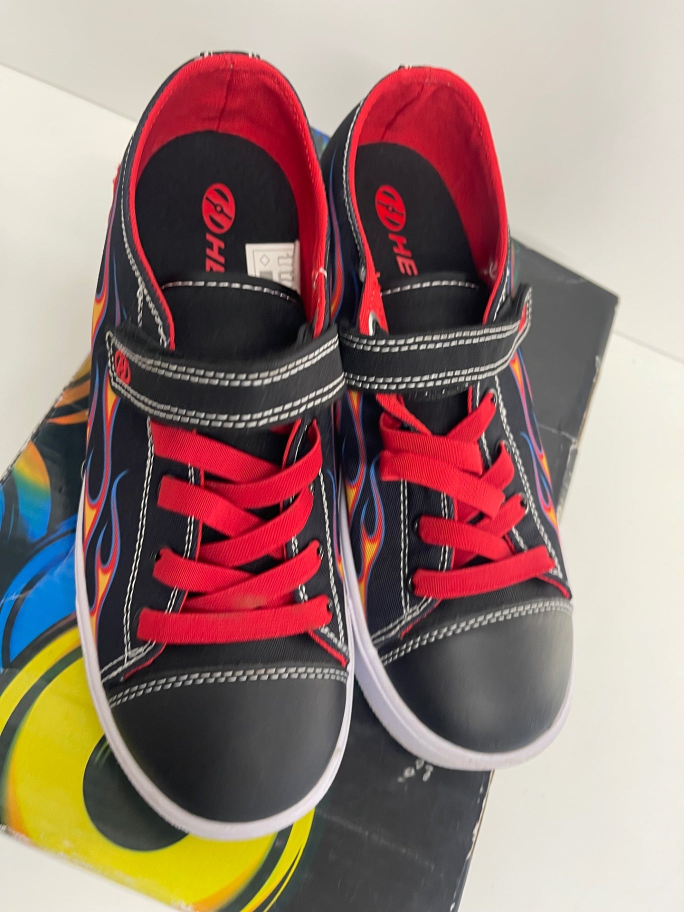 Stunning Heelys Snazzy Sneakers UK3 Black Flame boxed SJ567