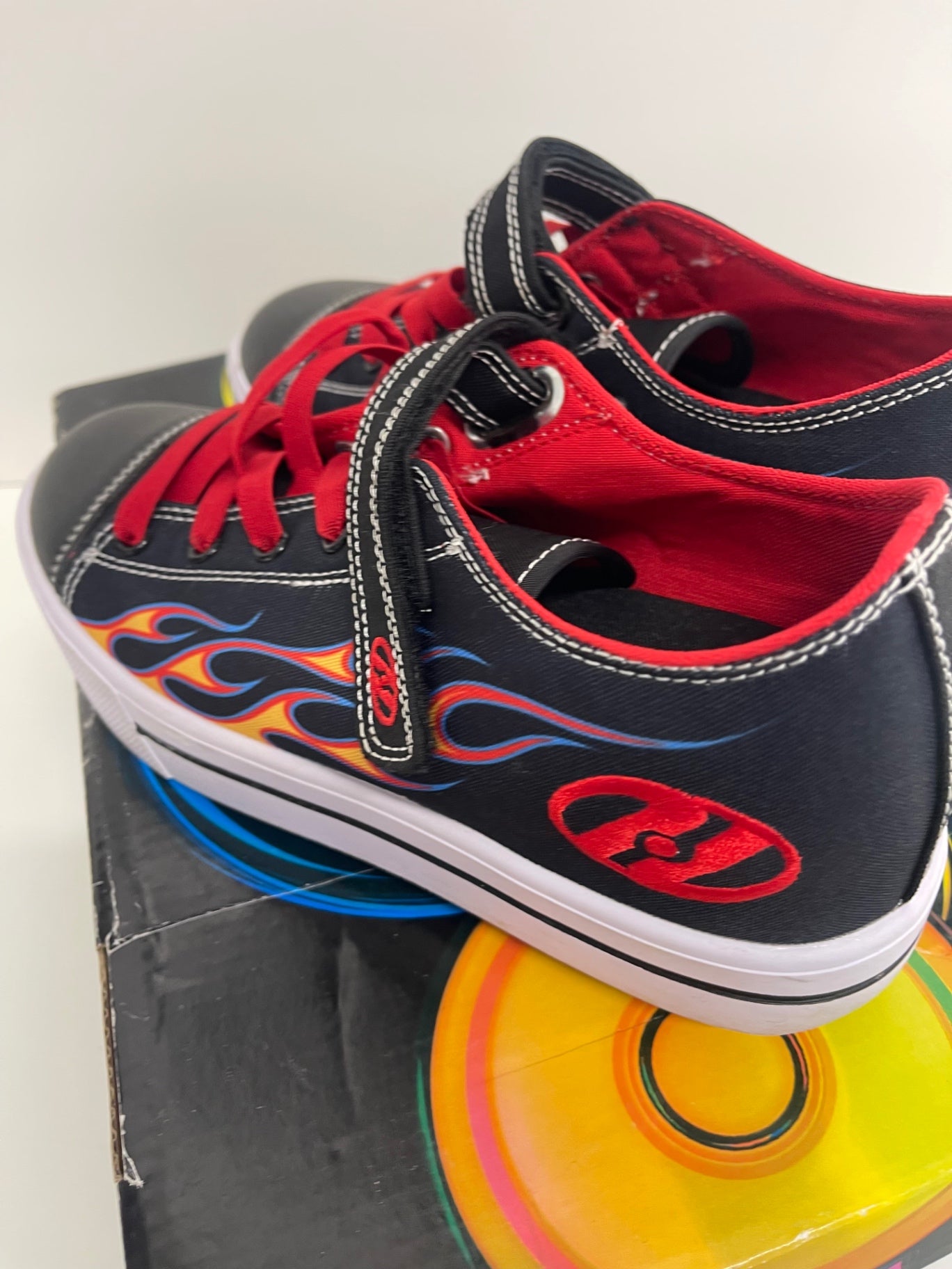 Stunning Heelys Snazzy Sneakers UK3 Black Flame boxed SJ567