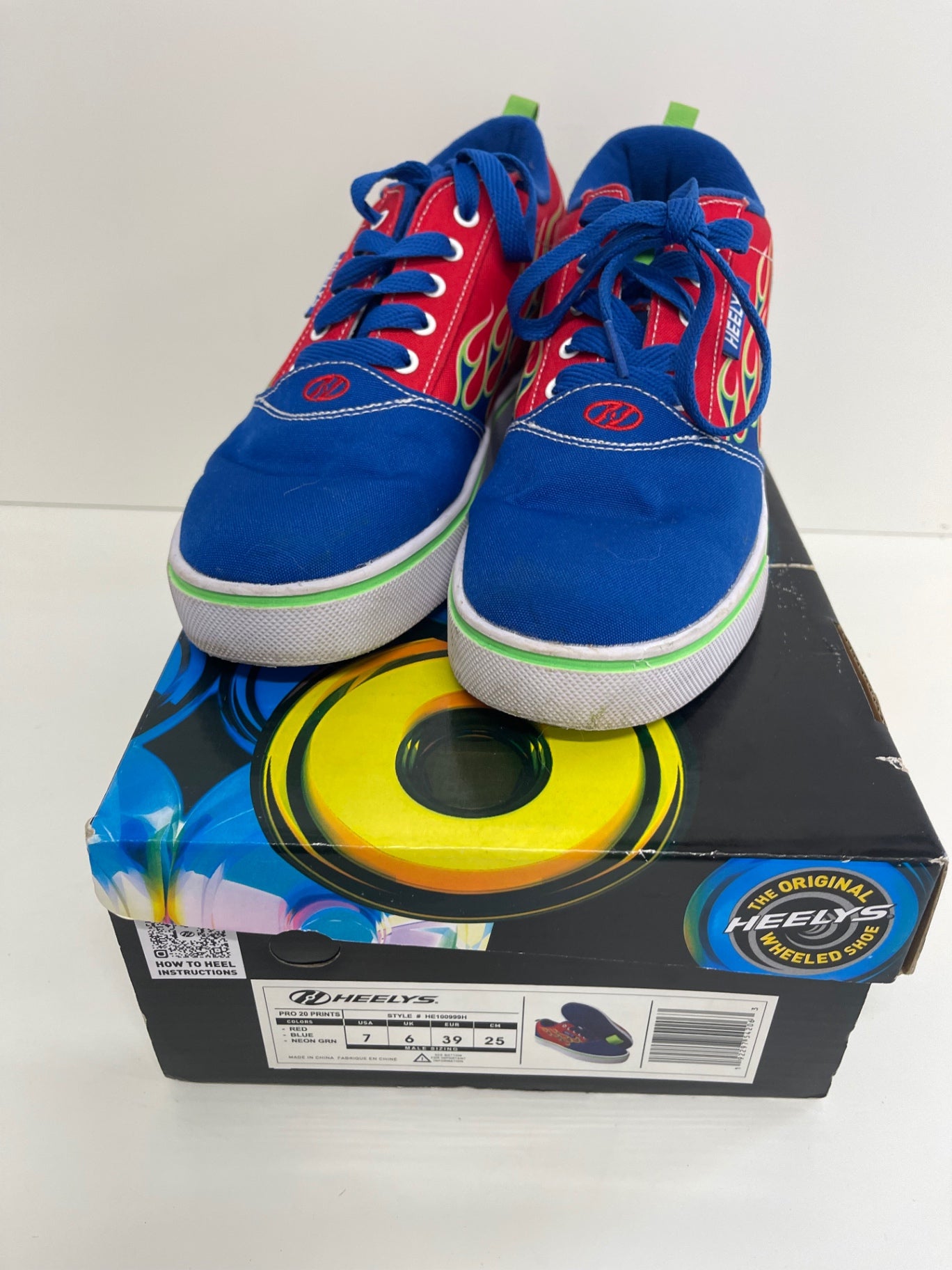 Stunning Heelys Pro 20 prints wheel Sneakers  Uk6 Red & Navy SJ567