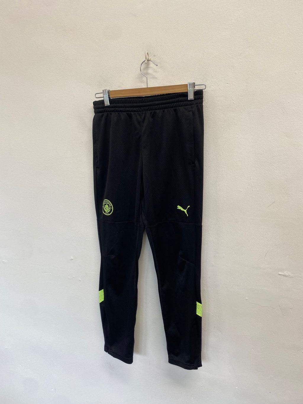 Classic boys Puma Manchester City 22/23 Joggers Age 13-14 Black green NC570