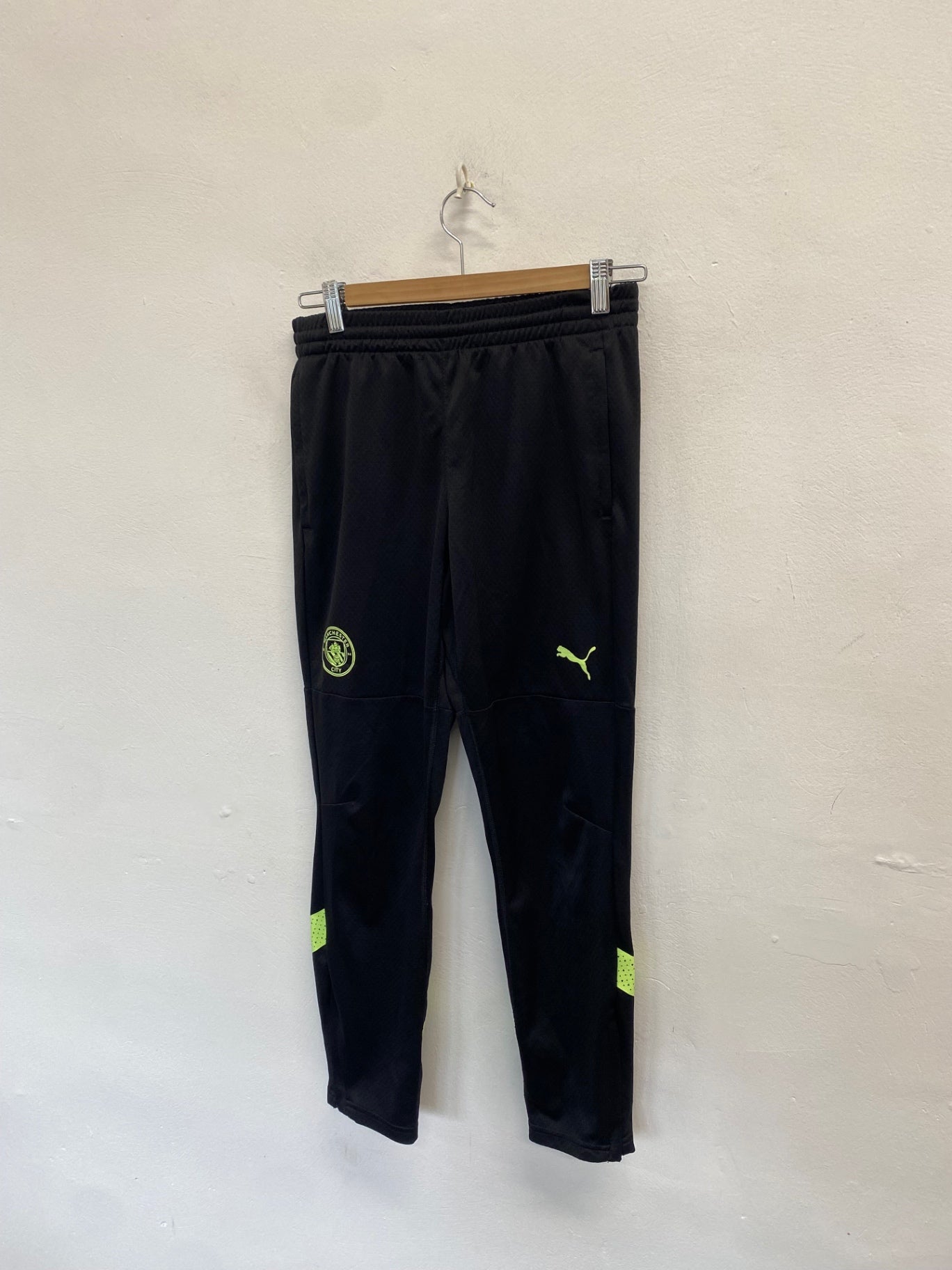 Classic boys Puma Manchester City 22/23 Joggers Age 13-14 Black green NC570