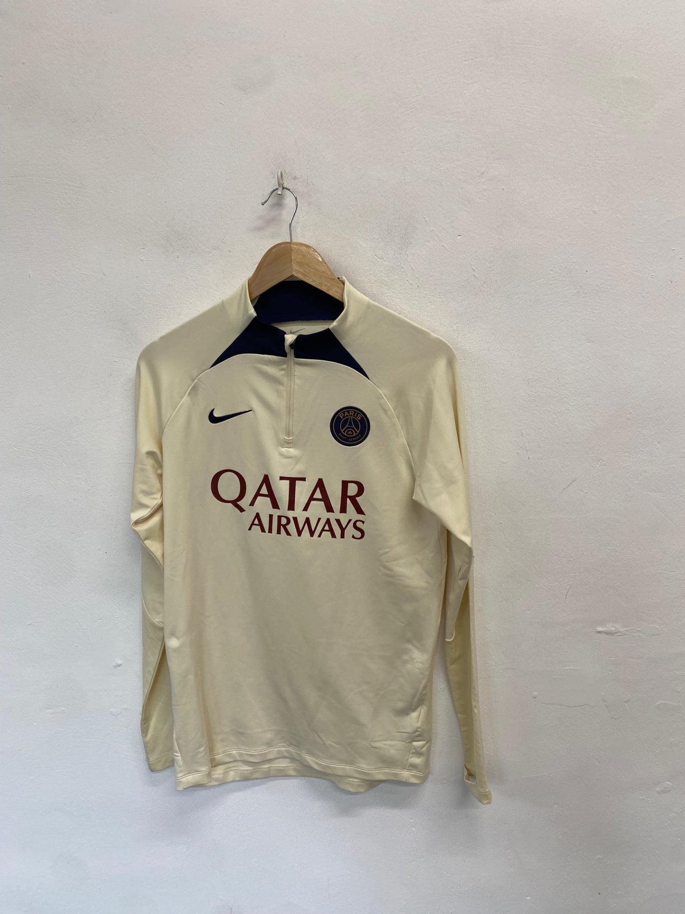 Classic Paris Saint germain drill Nike 1/4 Zip Top UK S Cream NC570