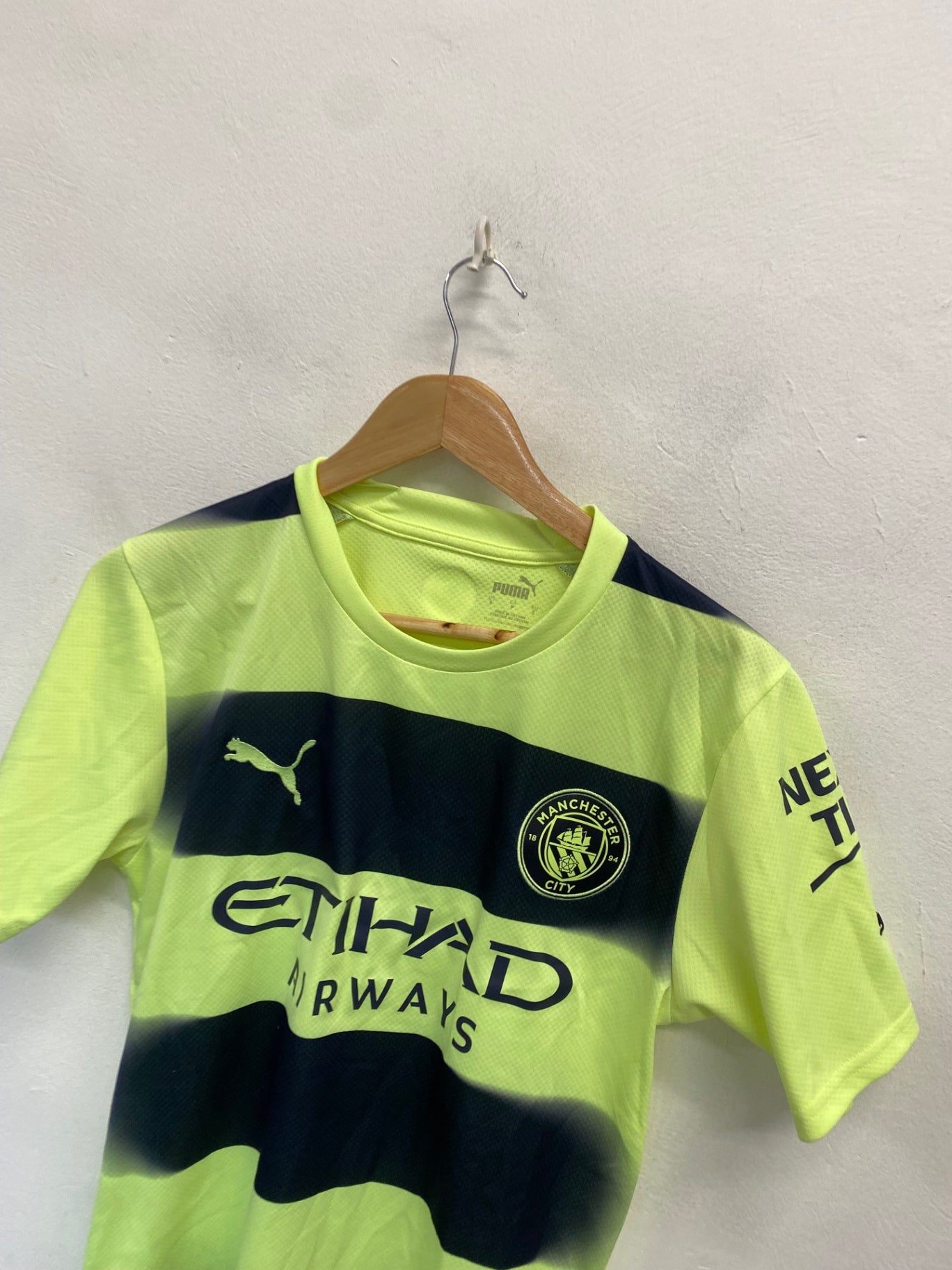 Classic men’s Puma Manchester City 22/23 third Football kit UK S Neon Green NC570