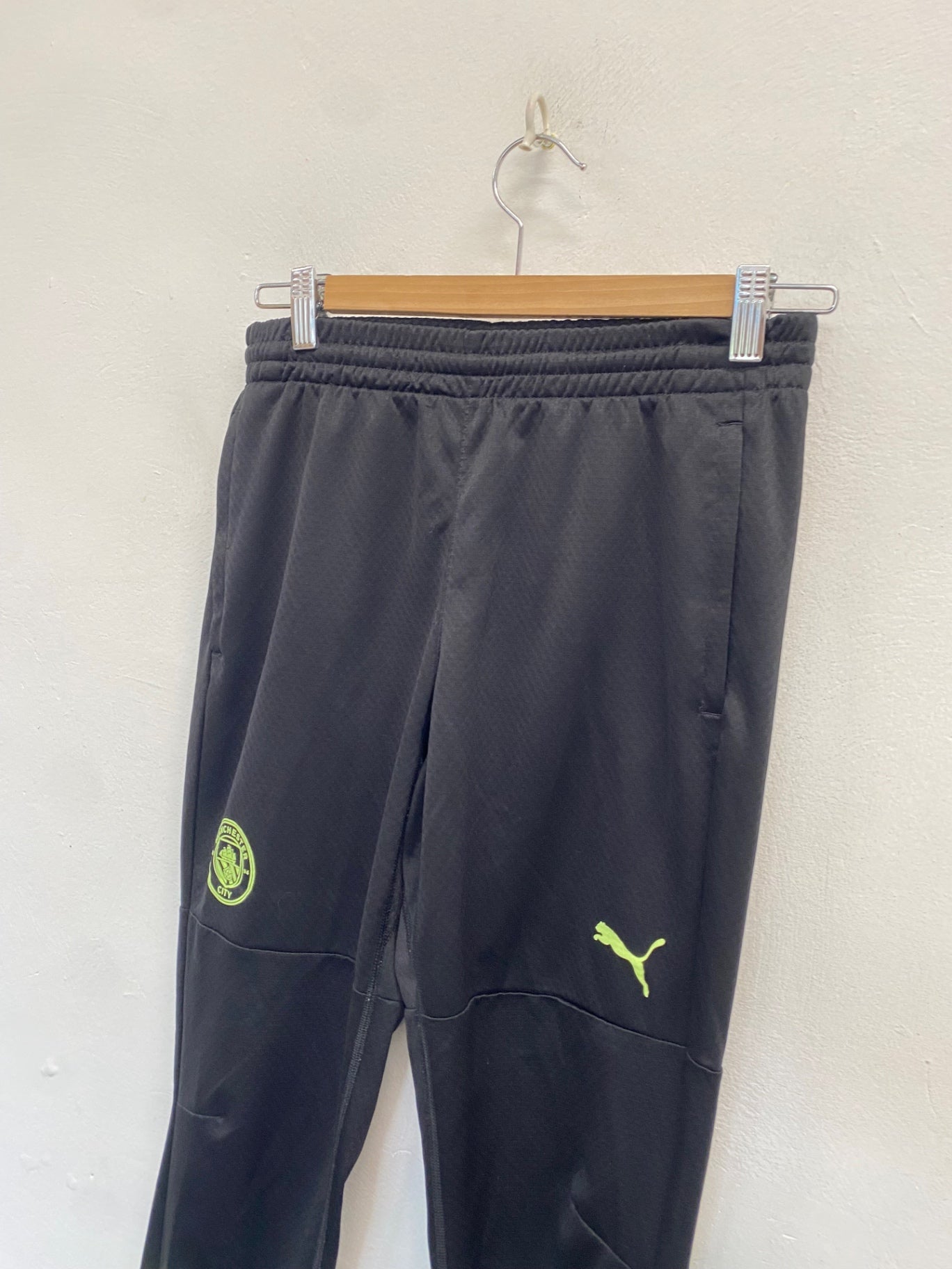 Classic boys Puma Manchester City 22/23 Joggers Age 13-14 Black green NC570