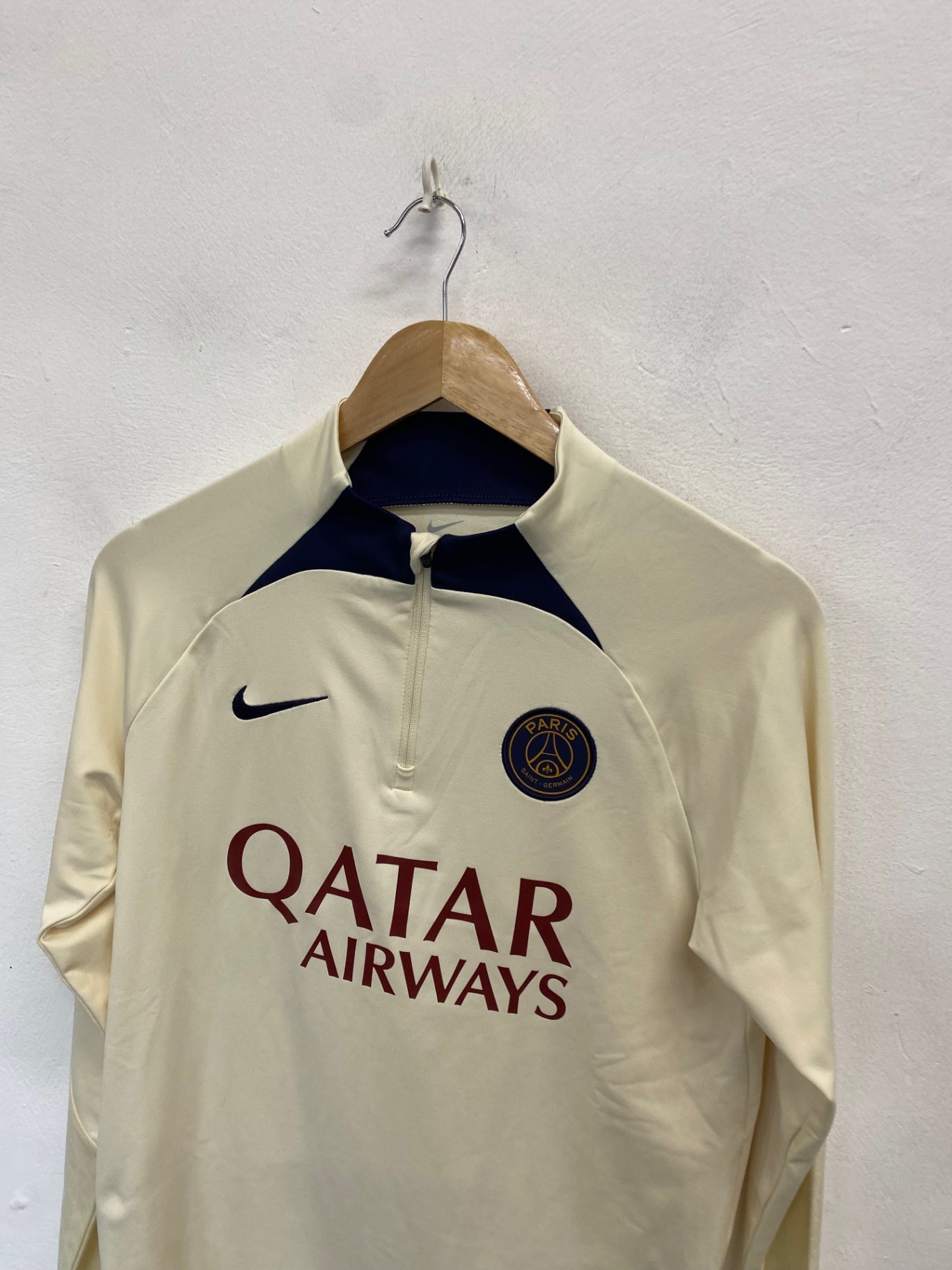 Classic Paris Saint germain drill Nike 1/4 Zip Top UK S Cream NC570