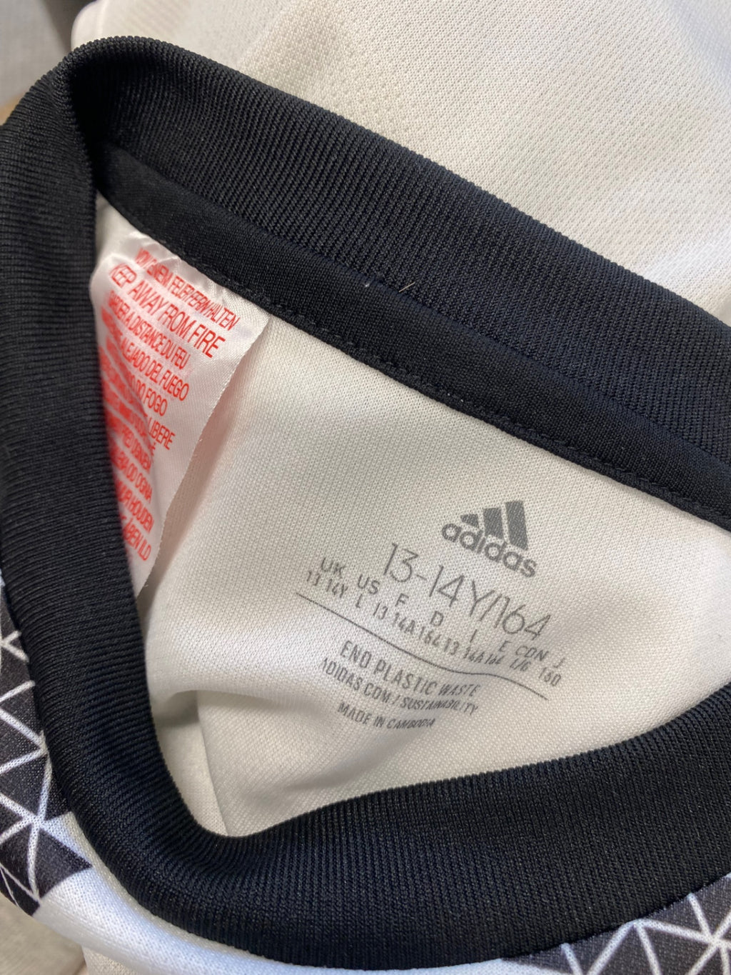 Classic boys juventus 22/23 home adidas Football kit Age 13-14 White and black NC570