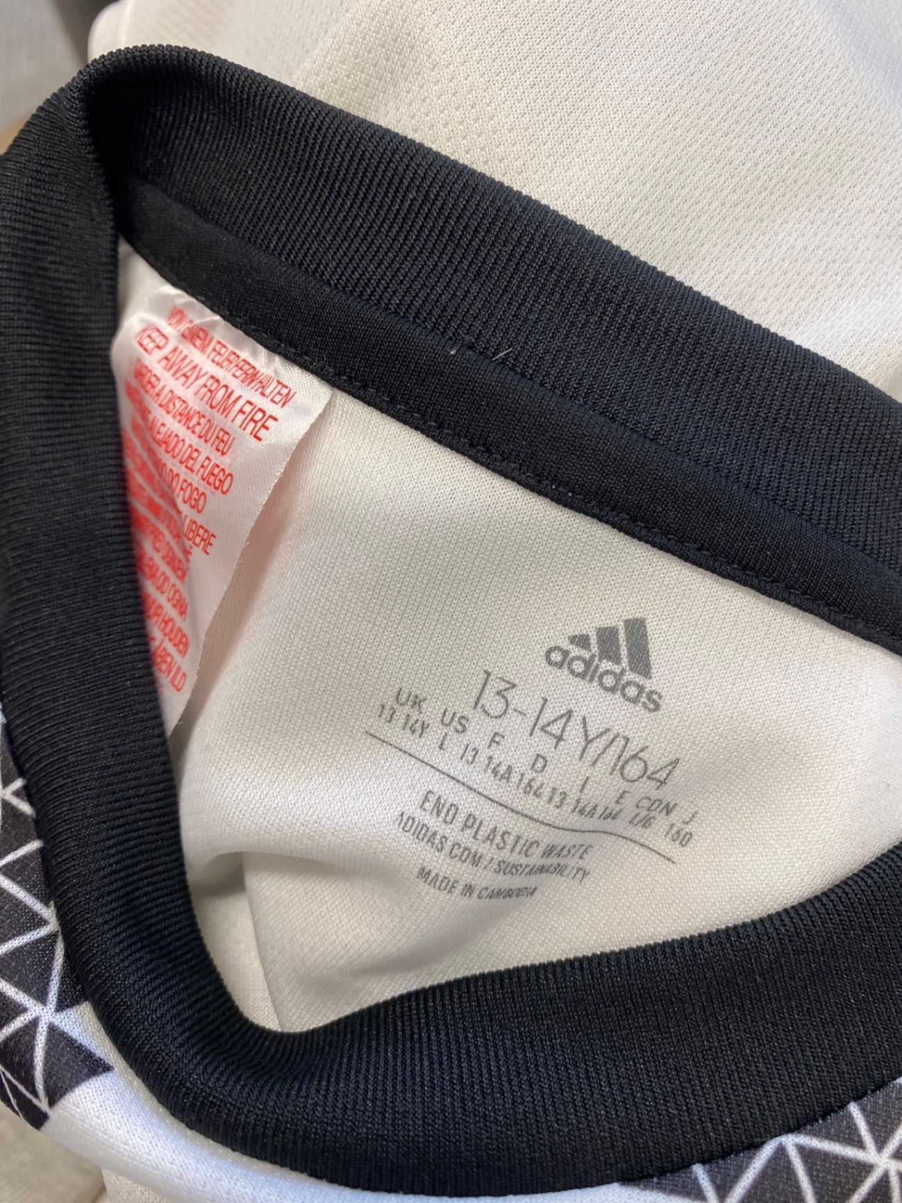 Classic boys juventus 22/23 home adidas Football kit Age 13-14 White and black NC570