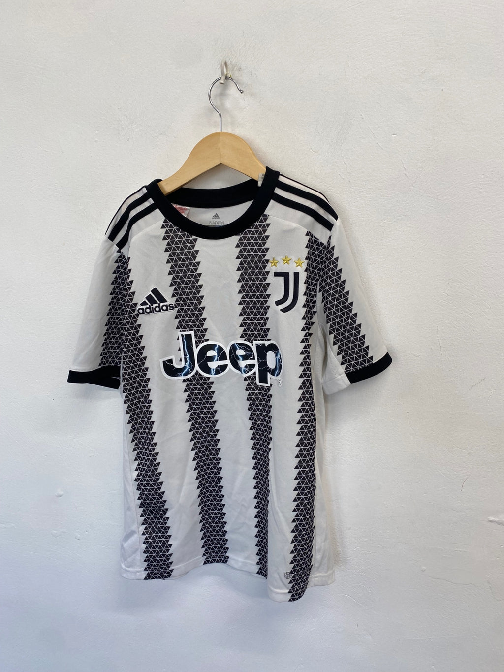 Classic boys juventus 22/23 home adidas Football kit Age 13-14 White and black NC570