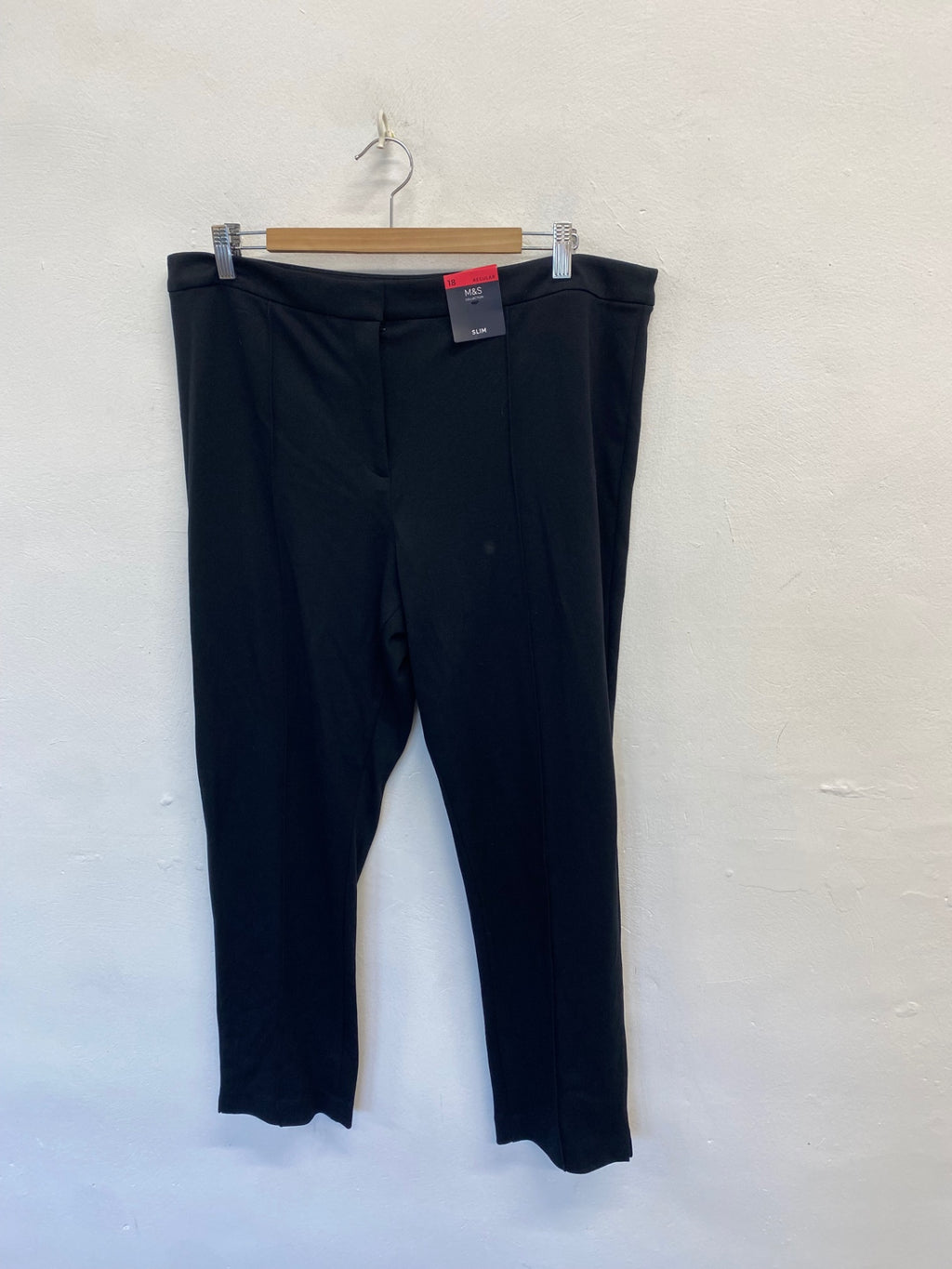 Stunning M&S Trousers UK 18 Black tailored new NC570