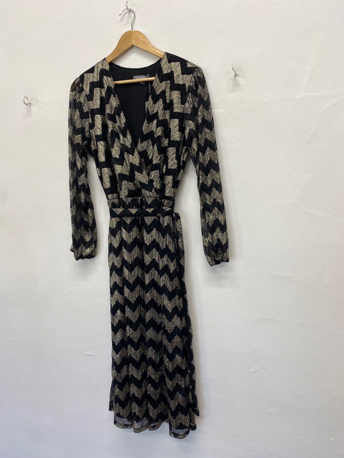 Fabulous Principles Dress UK 16 Black and Gold metallic CM571