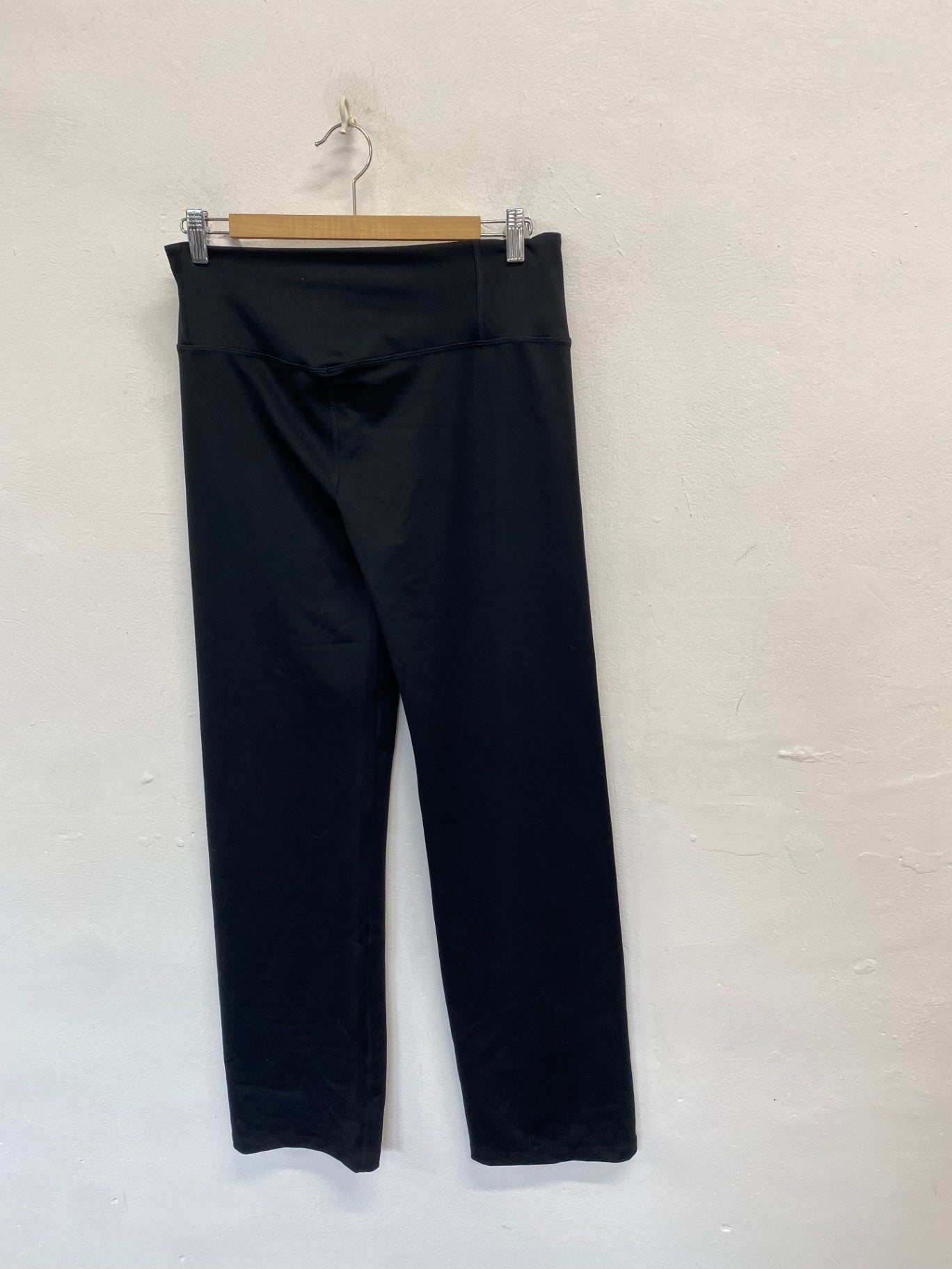 Fabulous Nike Leggings UK 14 Black mid rise straight CM571