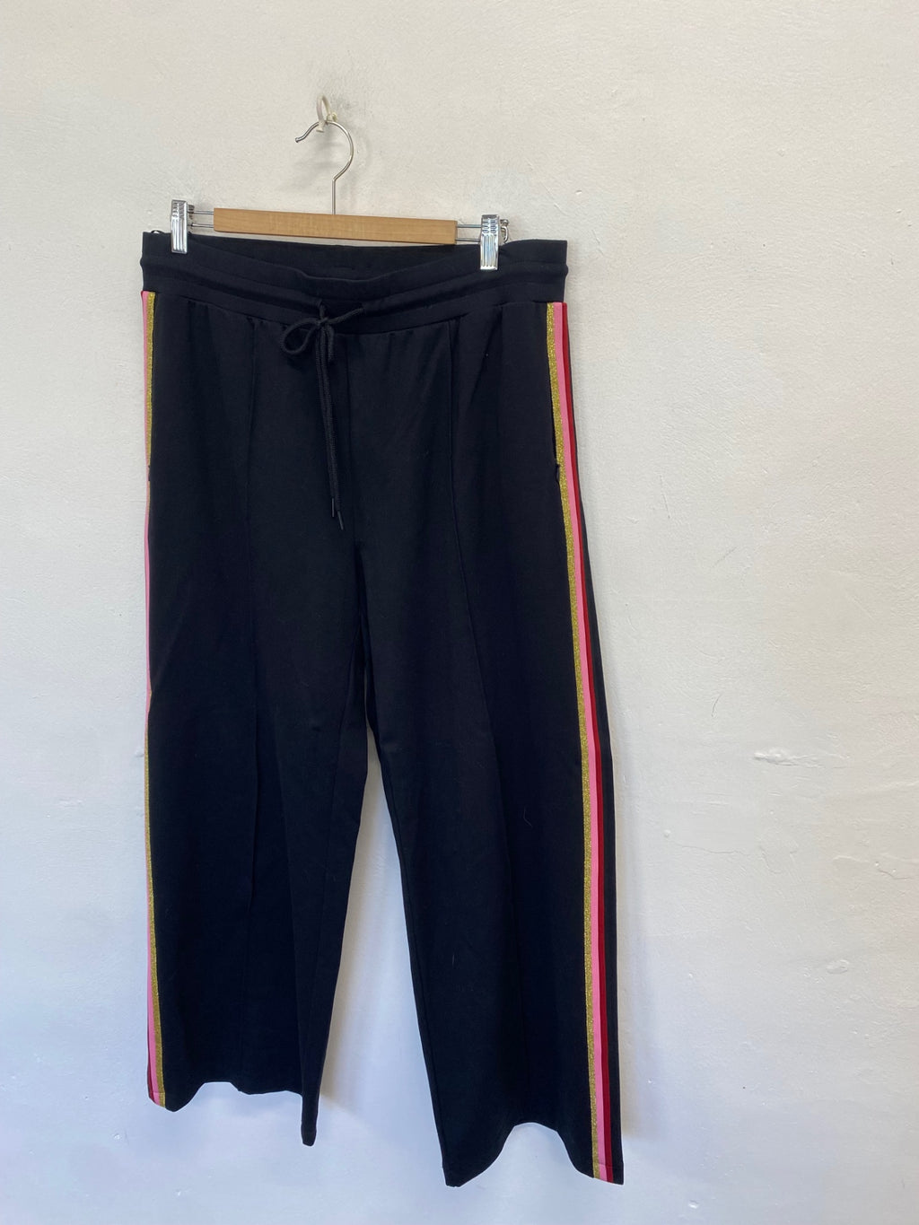 Fabulous M&S Collection Wide leg trousers UK 16 Black side stripe CM571