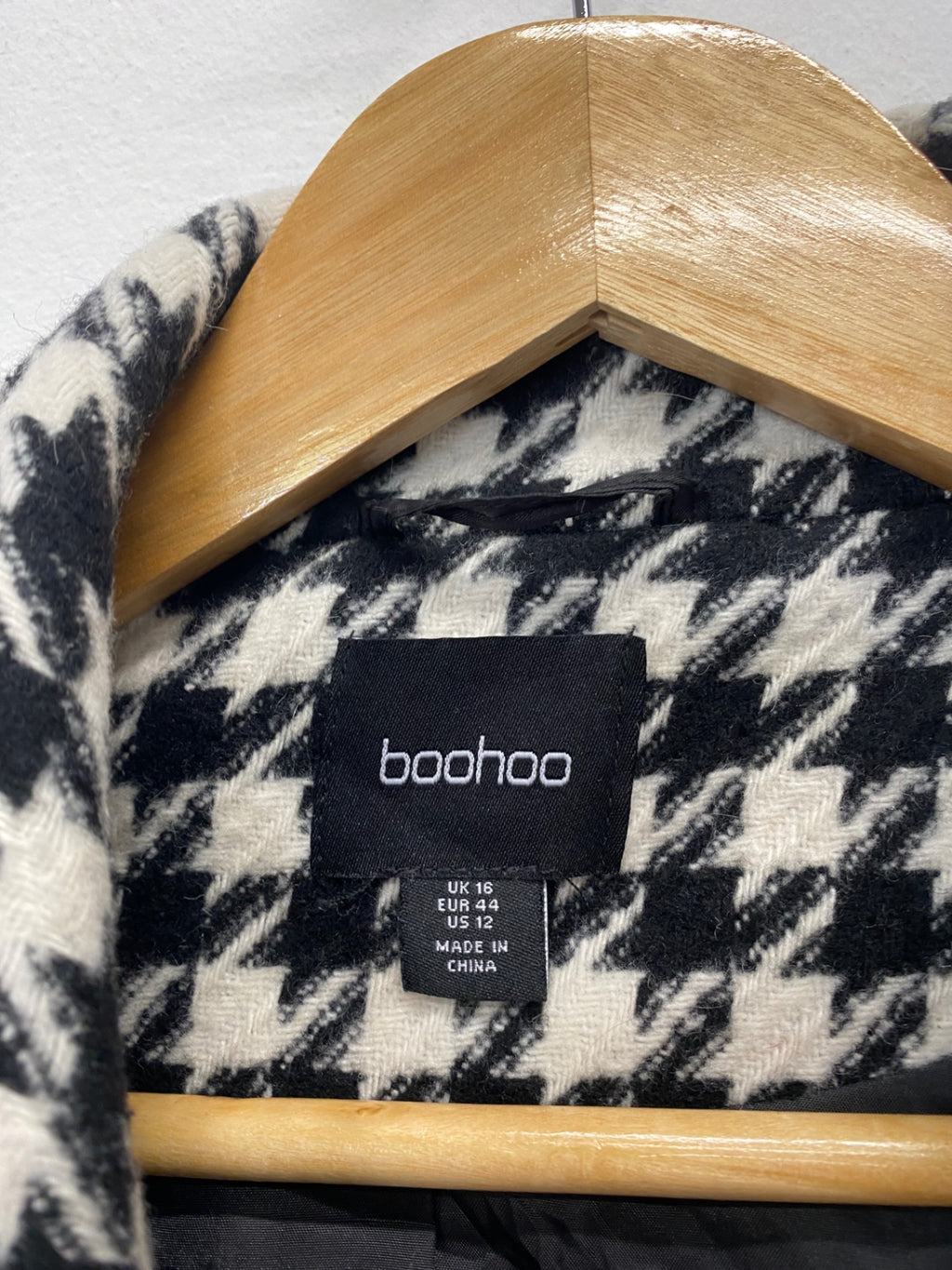 Fabulous Boohoo Long coat UK 16 Black and White Houndstooth CM571