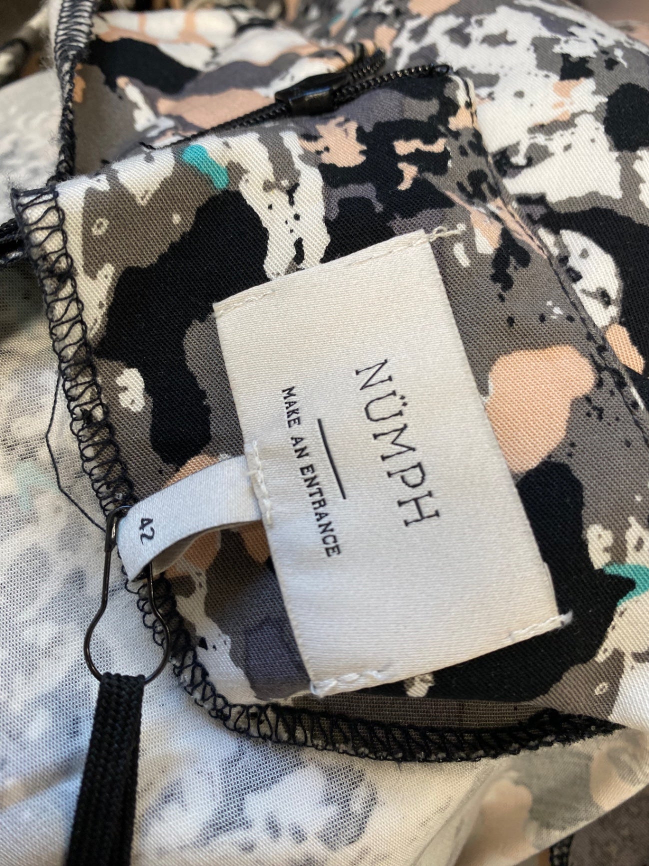 Fabulous NÜMPH Blouse UK 14 Grey Beige v neck CM571