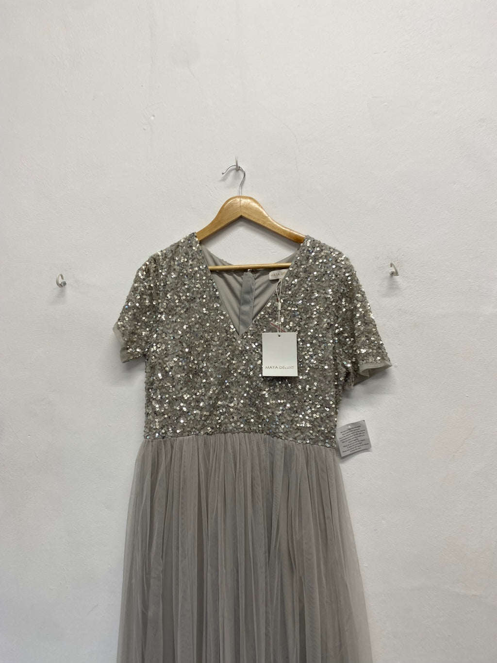 Fabulous Maya deluxe Maxi Dress UK 16 Grey sequin new CM571