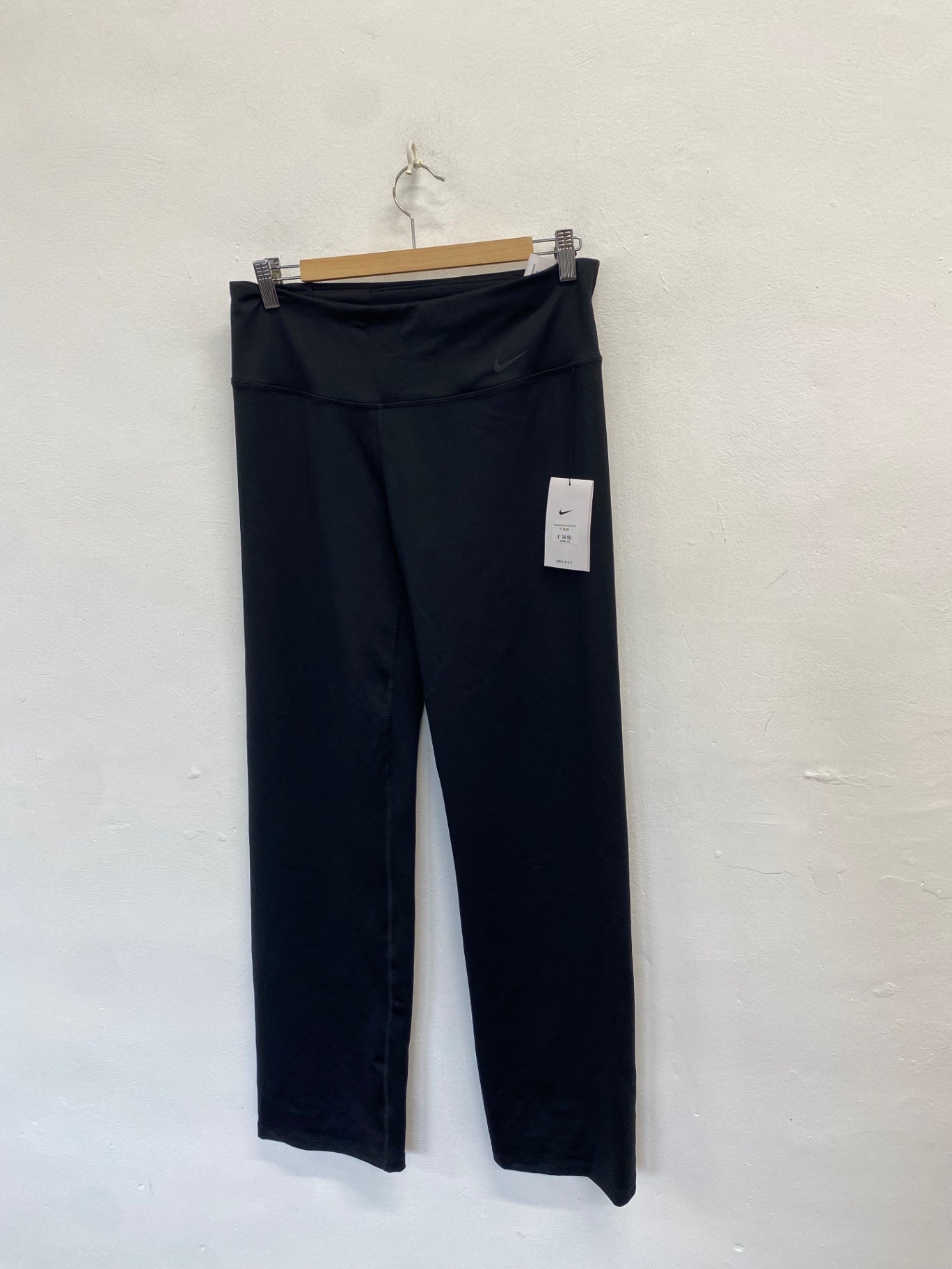 Fabulous Nike Leggings UK 14 Black mid rise straight CM571