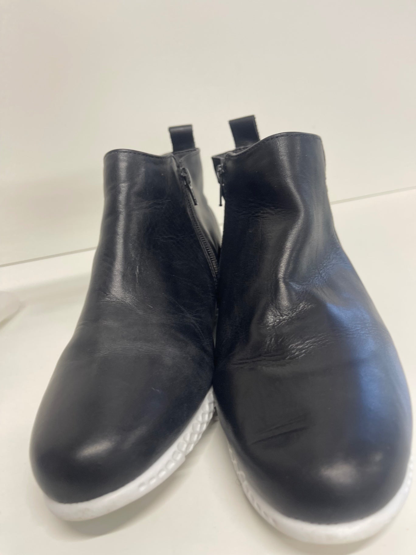 Fabulous Carvela leather boot Sneakers Uk7 Black CM571