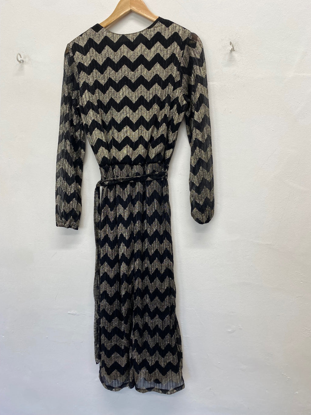 Fabulous Principles Dress UK 16 Black and Gold metallic CM571