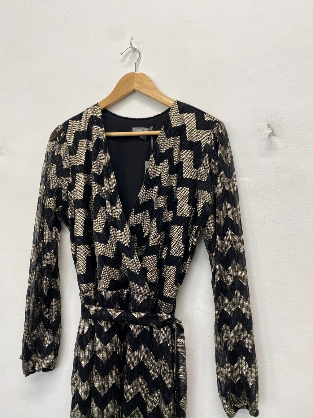 Fabulous Principles Dress UK 16 Black and Gold metallic CM571