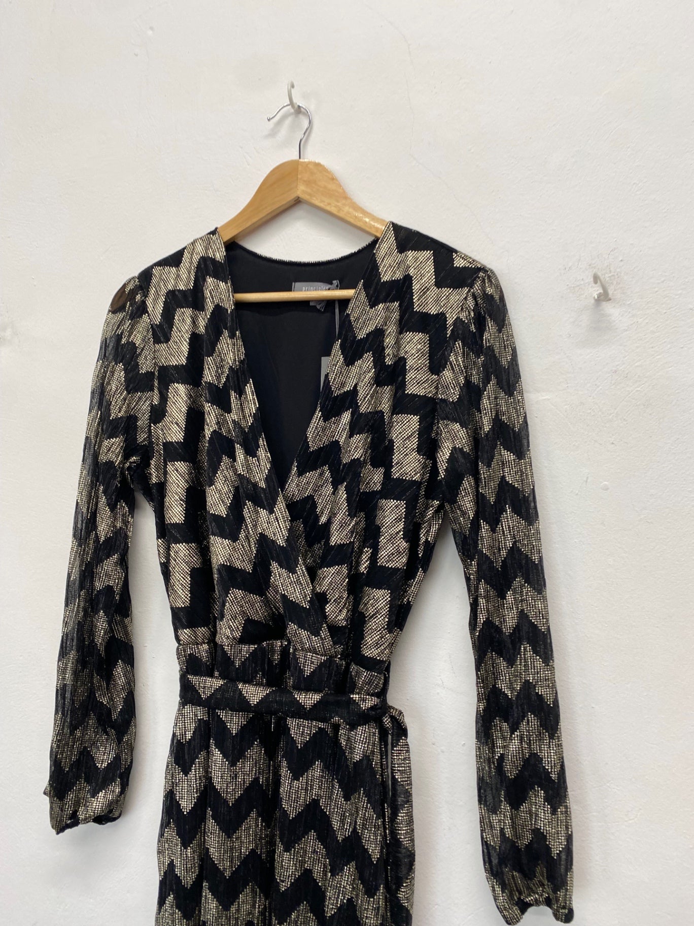 Fabulous Principles Dress UK 16 Black and Gold metallic CM571