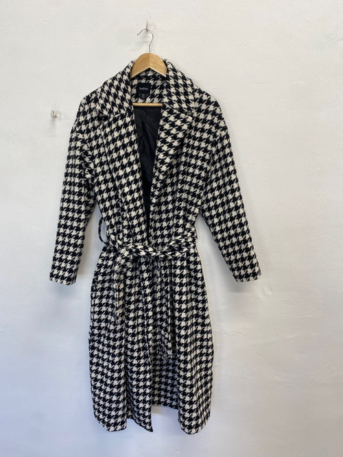 Fabulous Boohoo Long coat UK 16 Black and White Houndstooth CM571