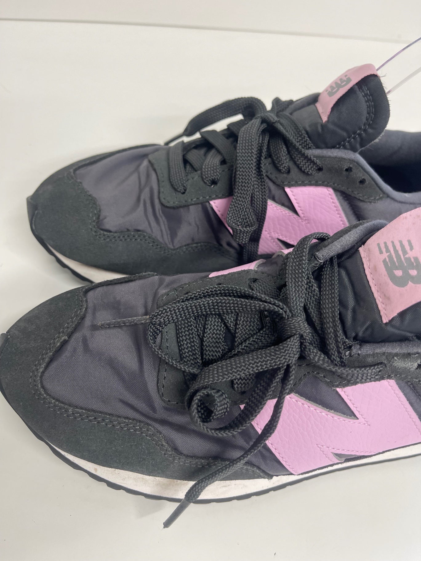 Fabulous New Balance Sneakers UK6.5 Blacktop Lilac Cloud CM571
