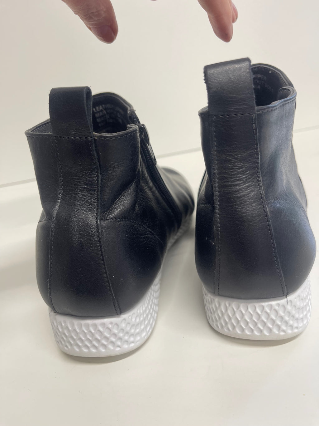 Fabulous Carvela leather boot Sneakers Uk7 Black CM571