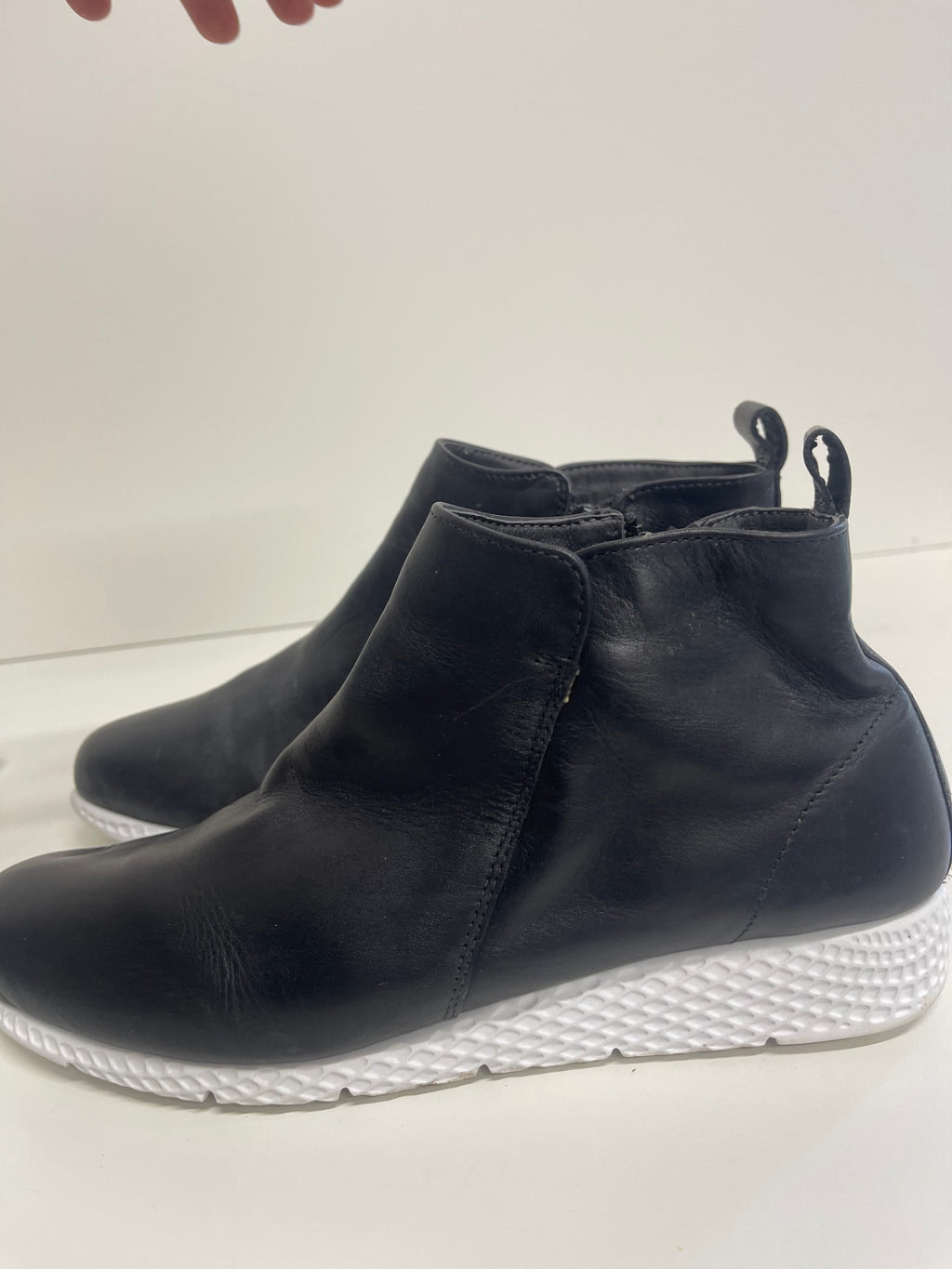 Fabulous Carvela leather boot Sneakers Uk7 Black CM571