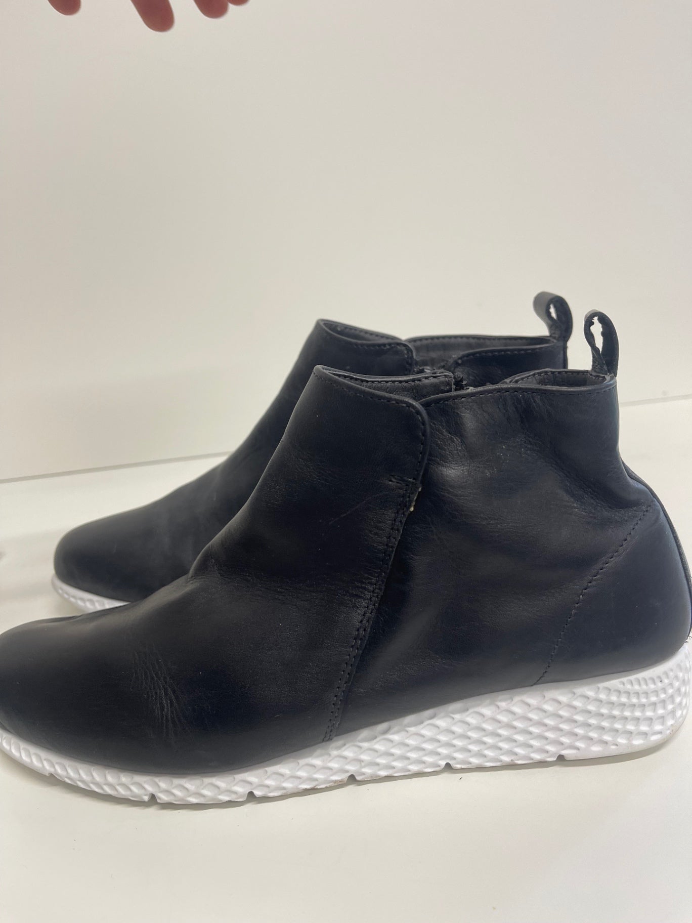 Fabulous Carvela leather boot Sneakers Uk7 Black CM571