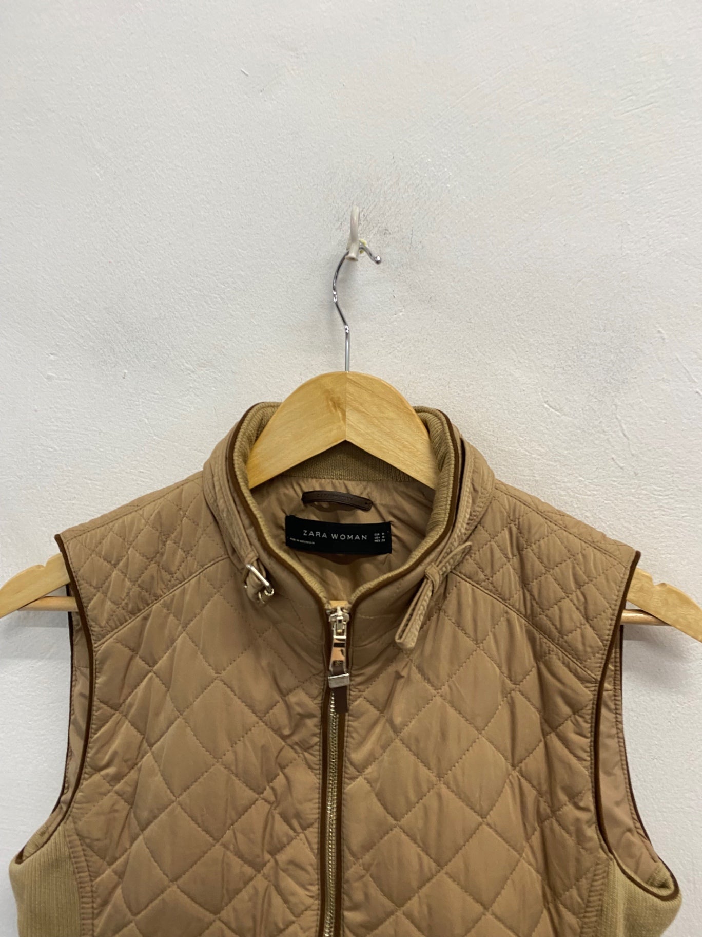 Fabulous Zara Gilet Uk 10 Tan quilted KP573