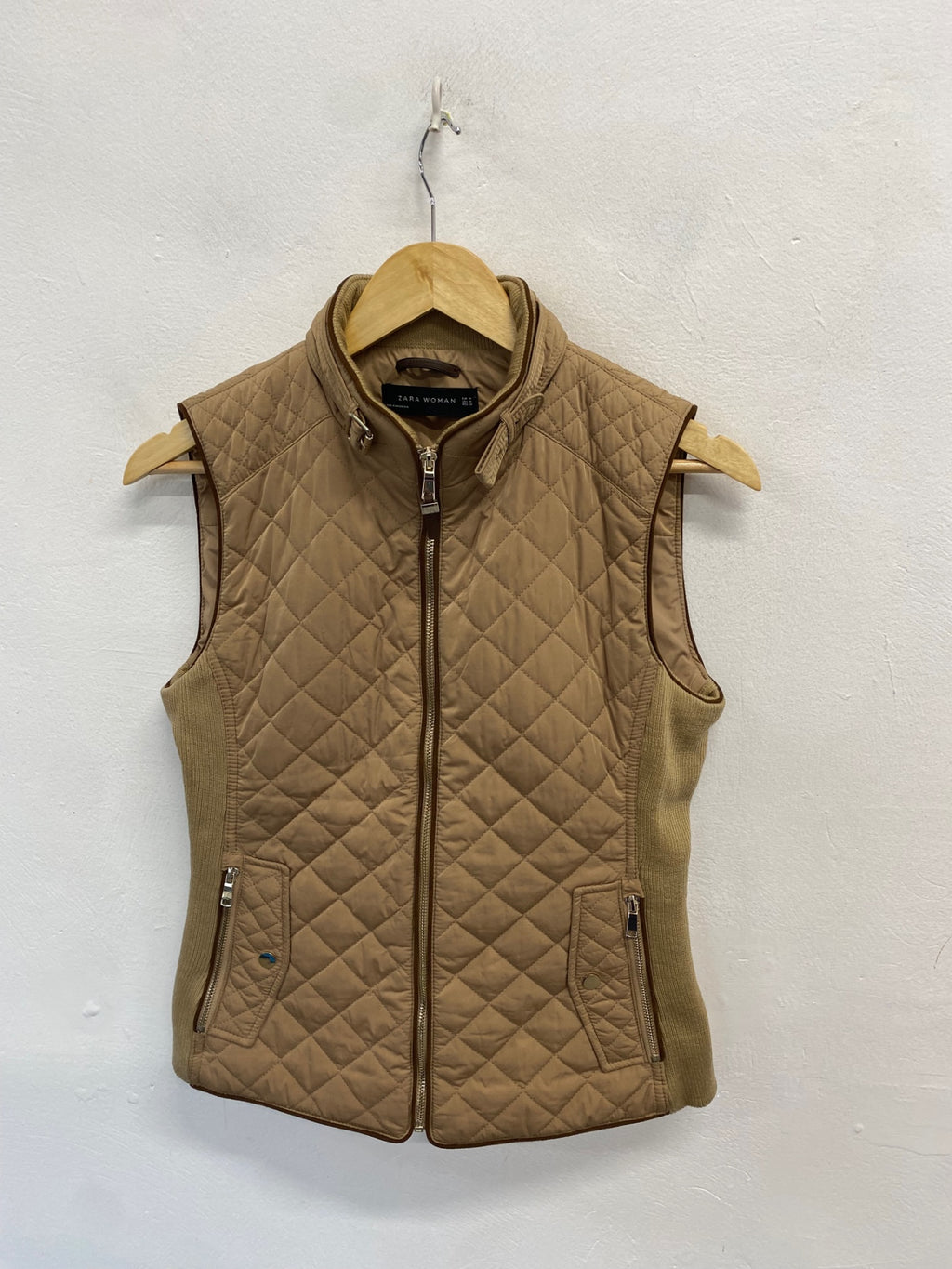 Fabulous Zara Gilet Uk 10 Tan quilted KP573