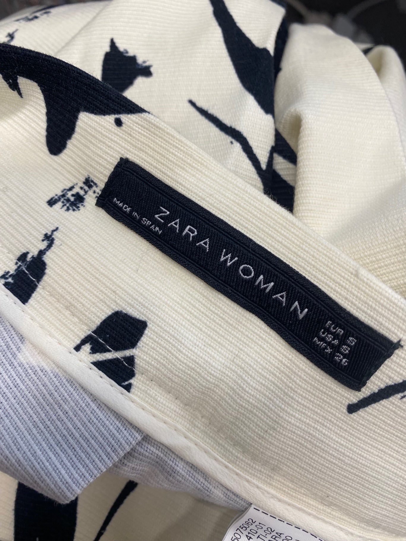 Fabulous Zara Woman Midi Skirt pleated UK 8 Cream black floral KP573