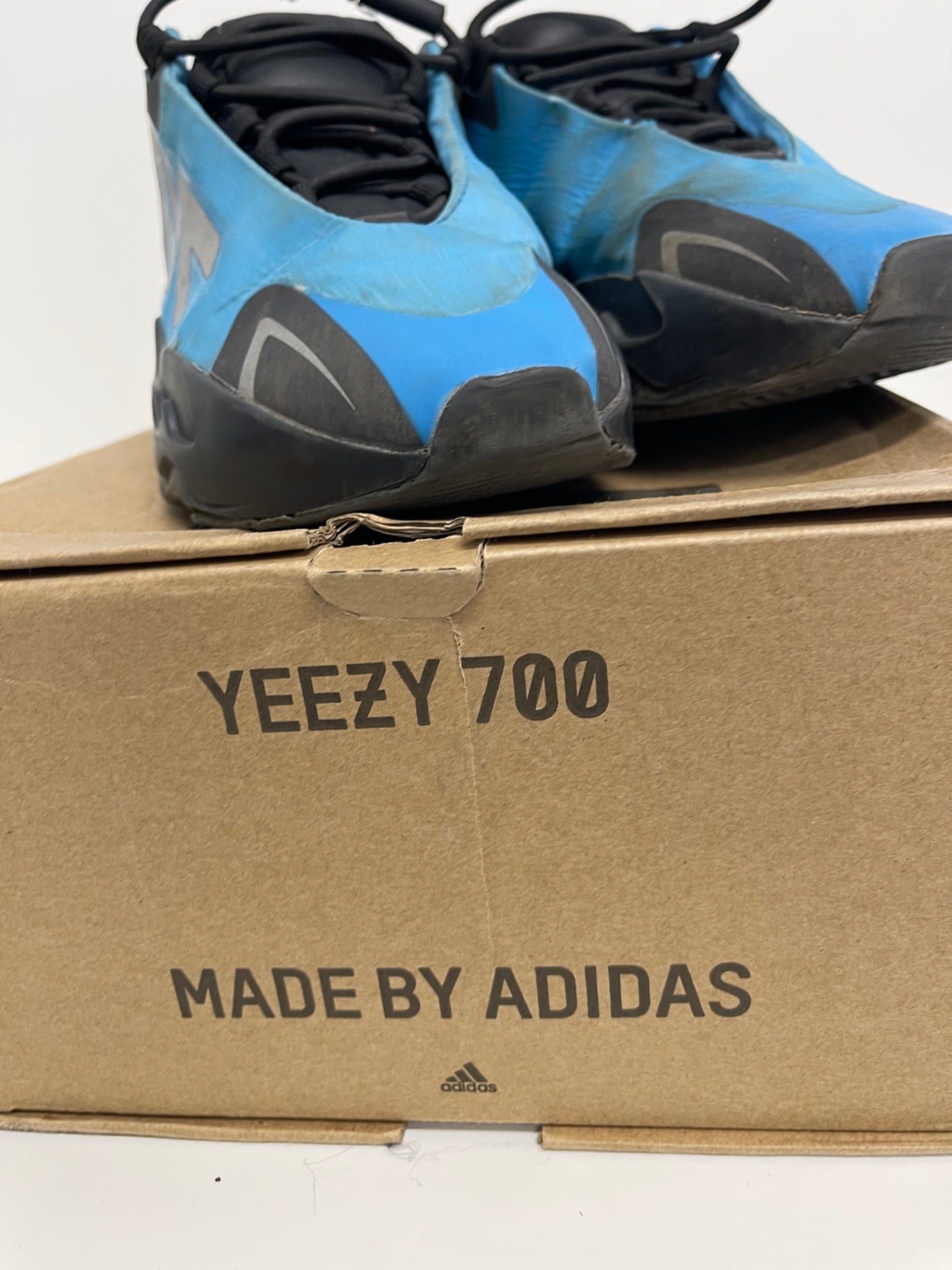 Fabulous Adidas Yeezy Boost 700 V2 Sneakers Uk5.5 Blue Cyan JP001