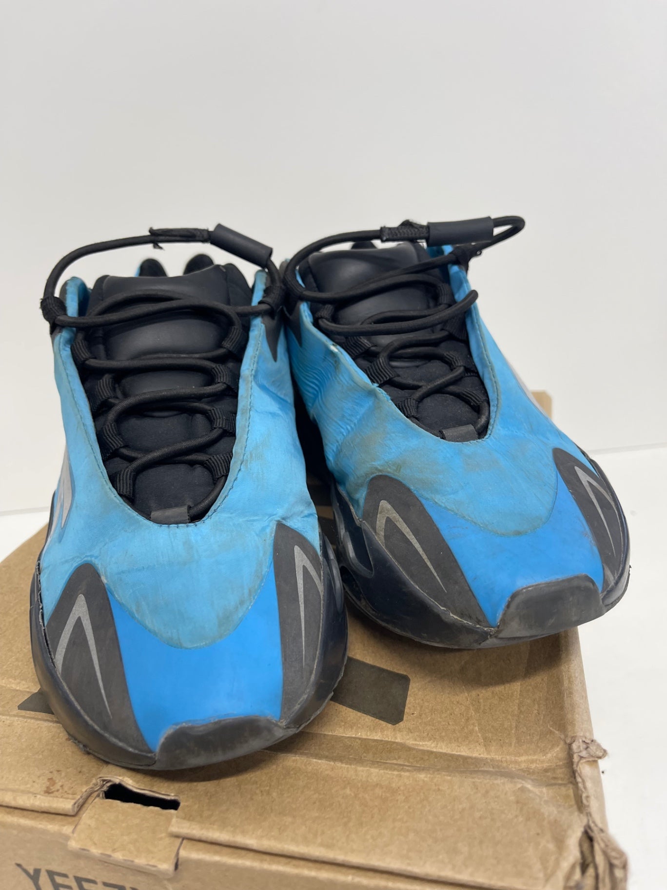 Fabulous Adidas Yeezy Boost 700 V2 Sneakers Uk5.5 Blue Cyan JP001