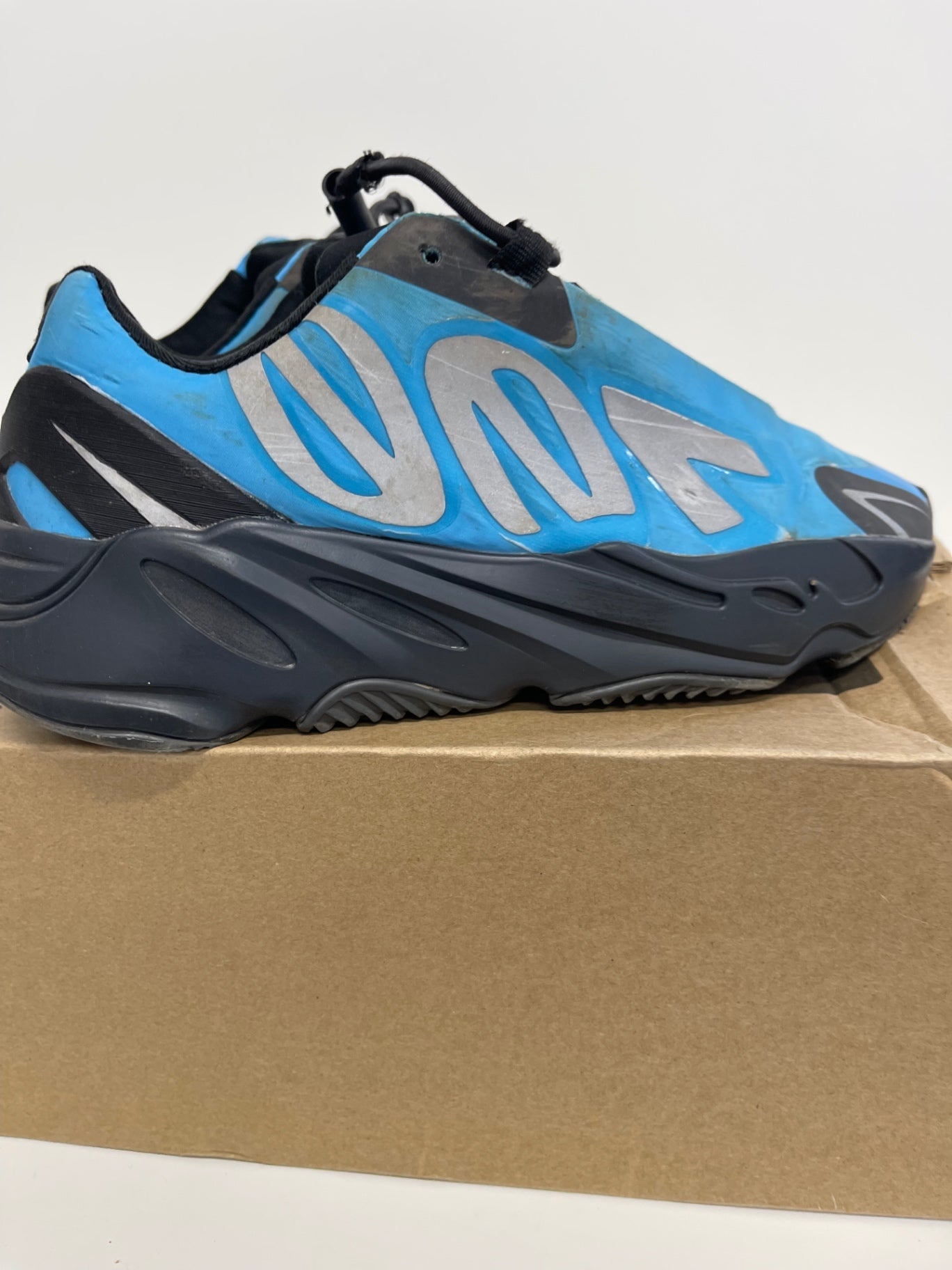 Fabulous Adidas Yeezy Boost 700 V2 Sneakers Uk5.5 Blue Cyan JP001