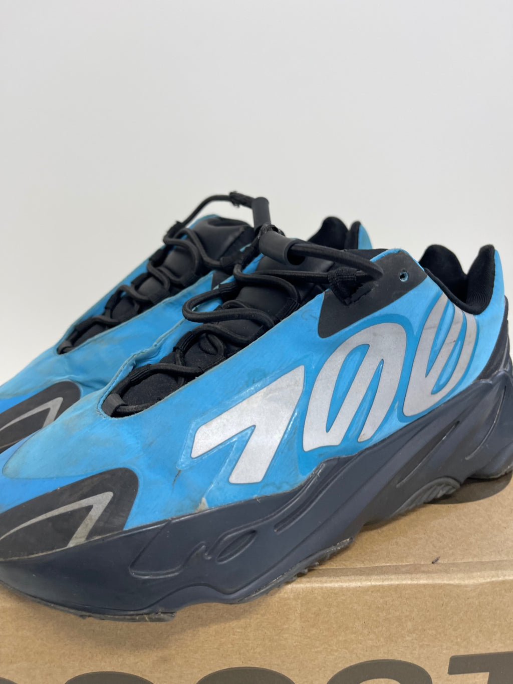 Fabulous Adidas Yeezy Boost 700 V2 Sneakers Uk5.5 Blue Cyan JP001