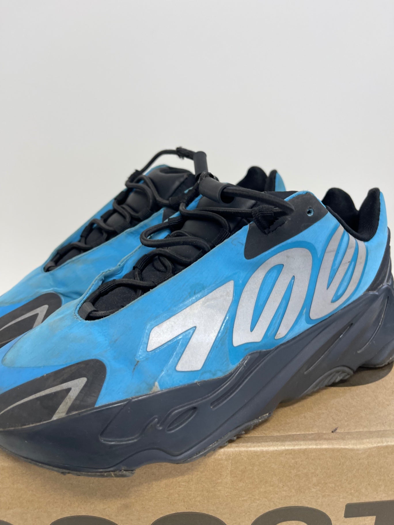 Fabulous Adidas Yeezy Boost 700 V2 Sneakers Uk5.5 Blue Cyan JP001